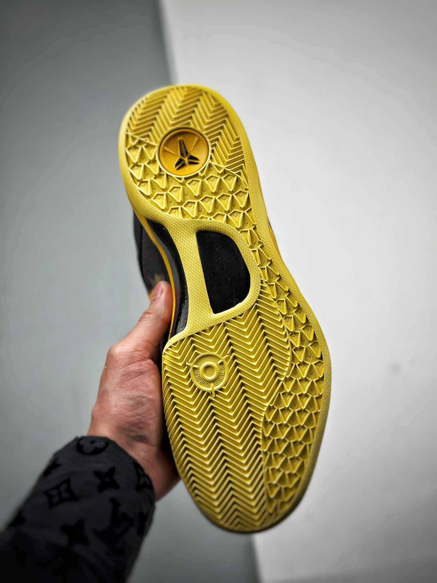 特价福利 Nike Kobe 8 黑黄 黑黄配色 S2纯原生产线 科比八代 #React科技鞋垫加持 实战配置直接拉满 特价福利 Nike Kobe 8 黑黄 黑黄配色 S2纯原生产线 科比八代 #React科技鞋垫加持 实战配置直接拉满