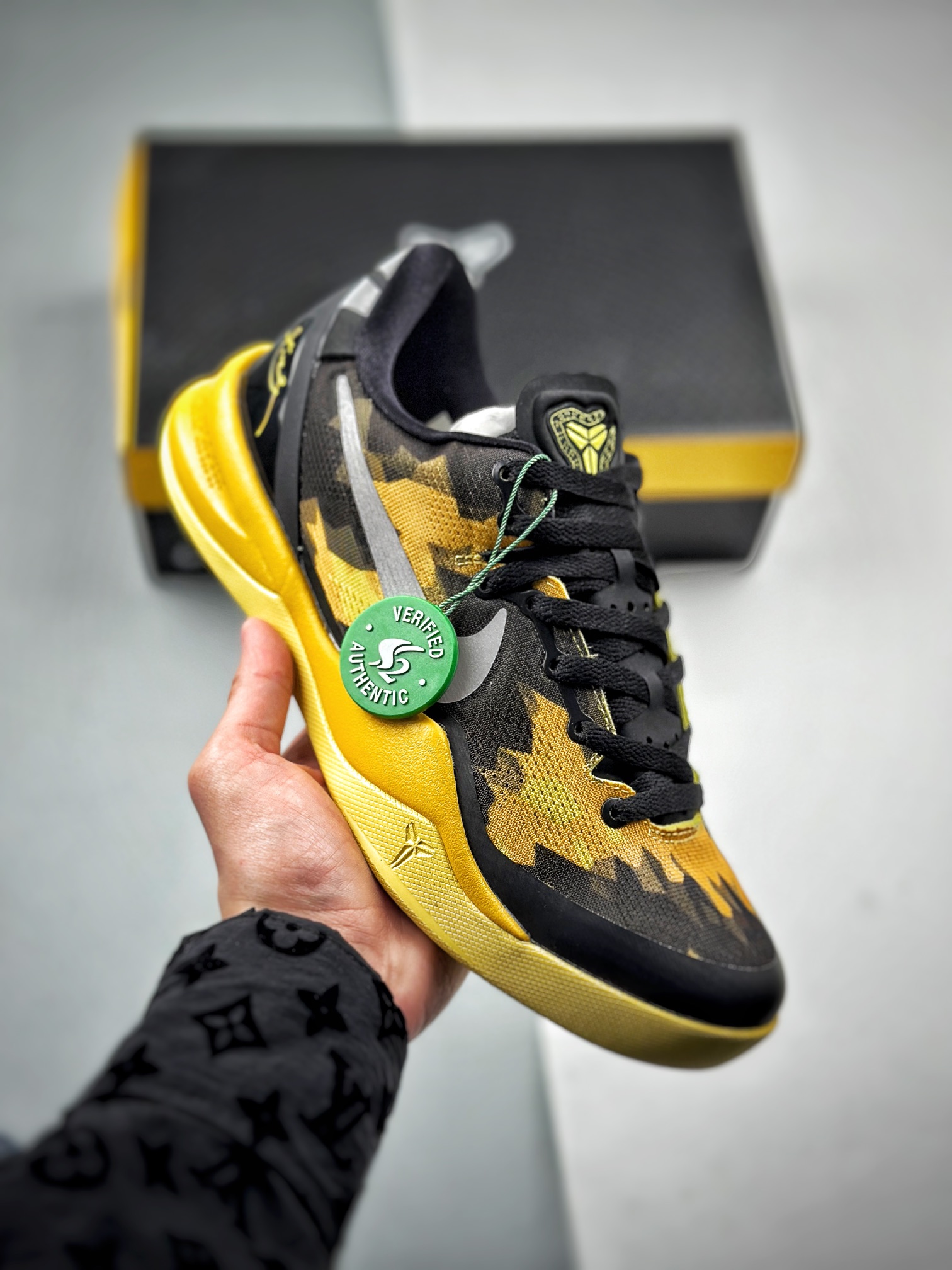 特价福利 Nike Kobe 8 黑黄 黑黄配色 S2纯原生产线 科比八代 #React科技鞋垫加持 实战配置直接拉满 特价福利 Nike Kobe 8 黑黄 黑黄配色 S2纯原生产线 科比八代 #React科技鞋垫加持 实战配置直接拉满