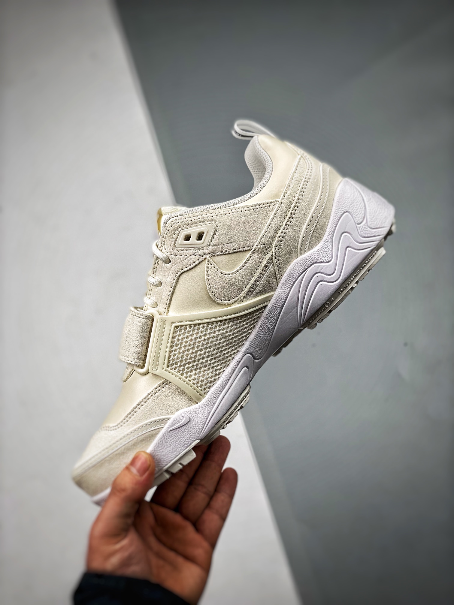 Travis Scott x Nike Shark-A-Don Low-Top Sneakers - Casual & Comfortable 3 i1727429493 1032 6