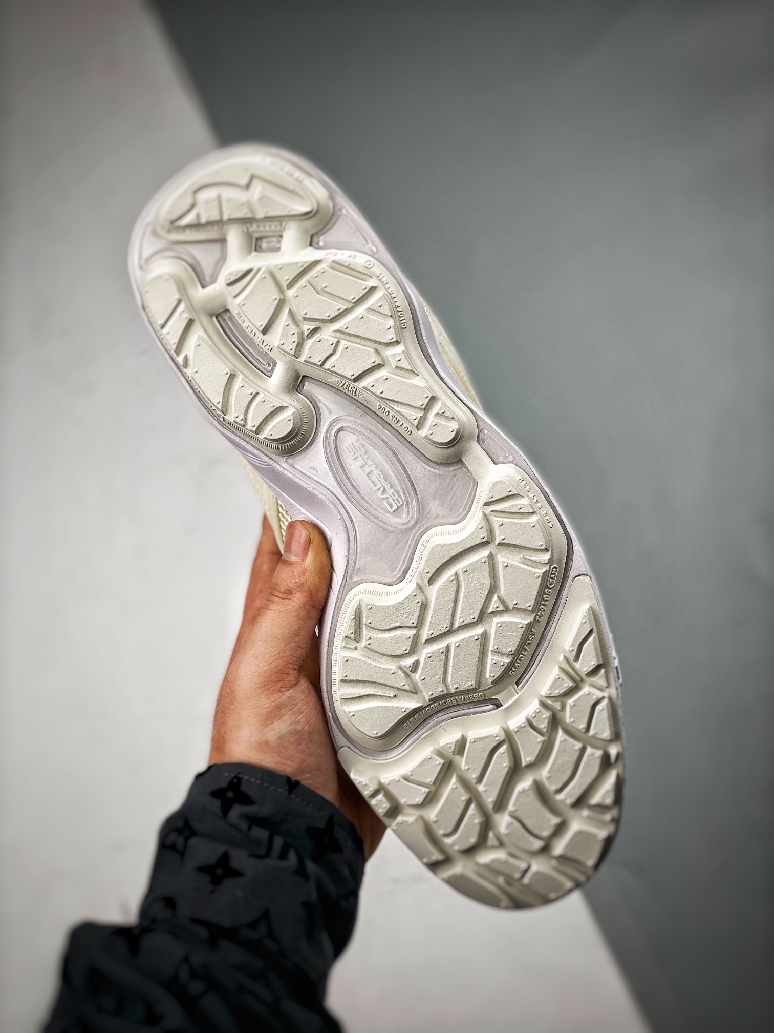 Travis Scott x Nike Shark-A-Don Low-Top Sneakers - Casual & Comfortable 6 i1727429493 2084 8