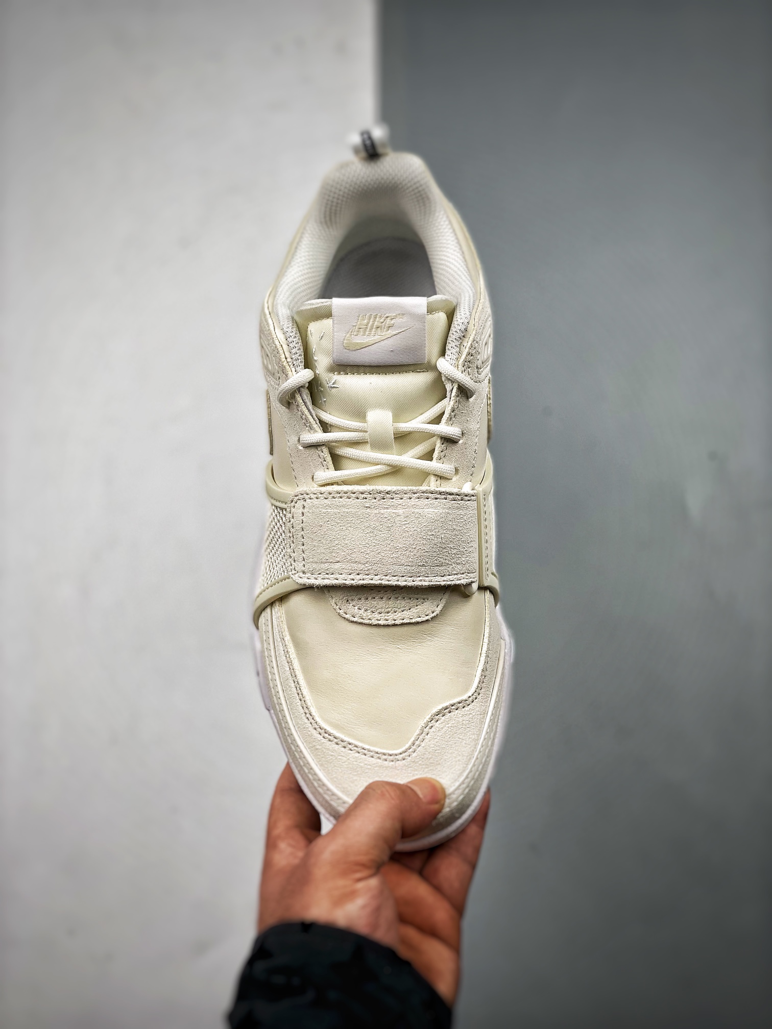 Travis Scott x Nike Shark-A-Don Low-Top Sneakers - Casual & Comfortable 2 i1727429493 2161 3