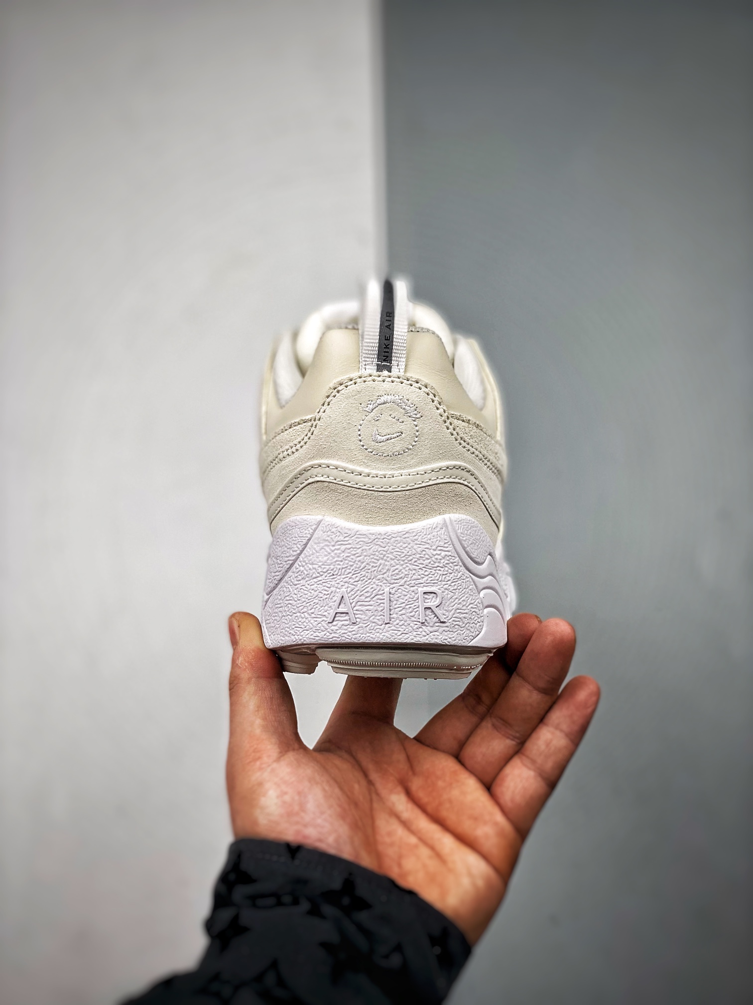 Travis Scott x Nike Shark-A-Don Low-Top Sneakers - Casual & Comfortable 4 i1727429493 2330 5