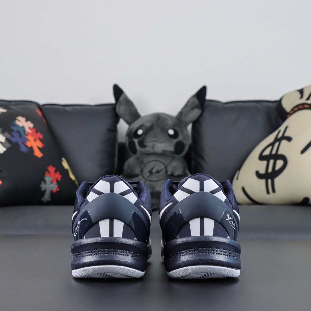 
Nike Kobe 8 Protro College Navy 蓝色
#React科技鞋垫加持 实战配