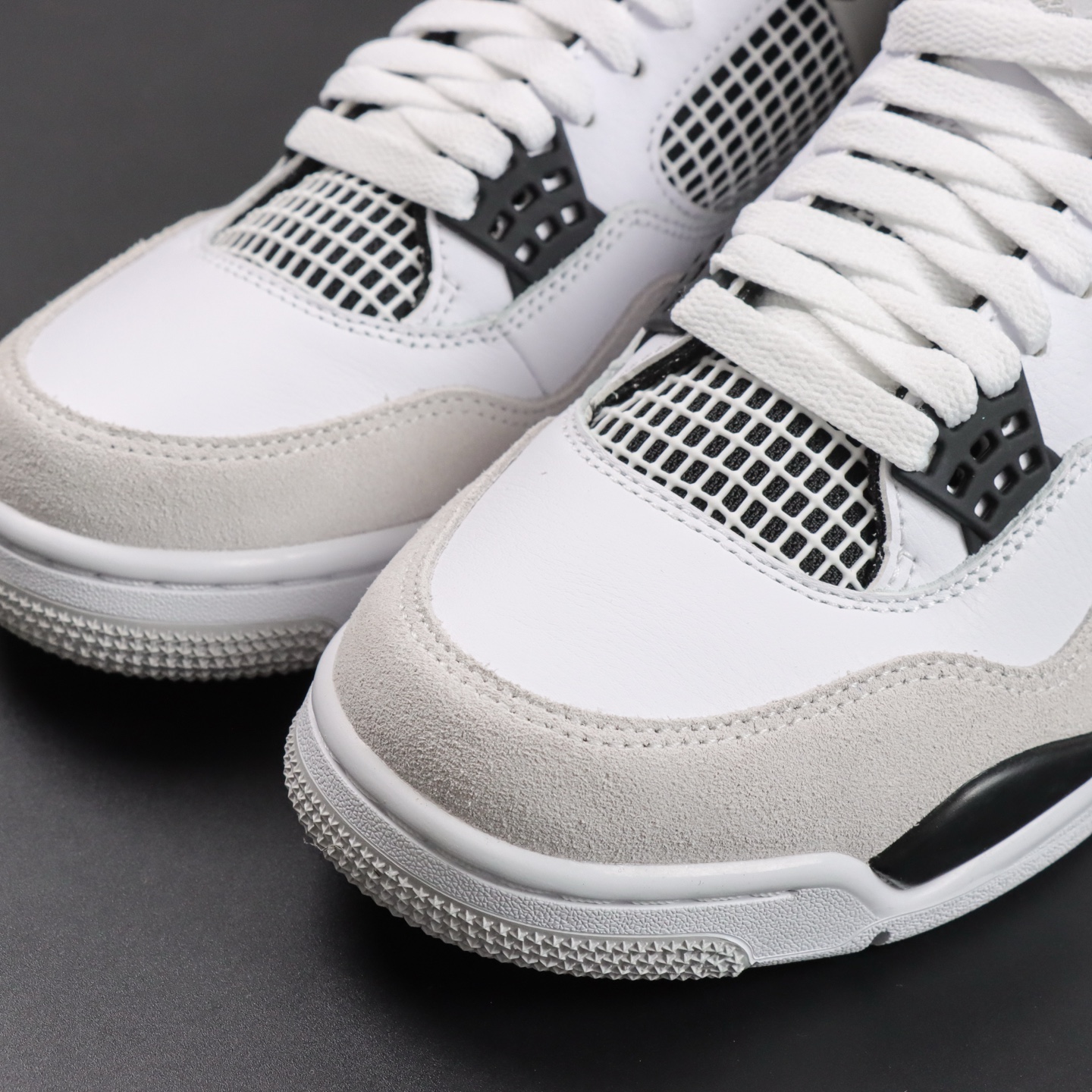 
Jordan Air Jordan 4 retro military black  灰白黑 白水泥2.
