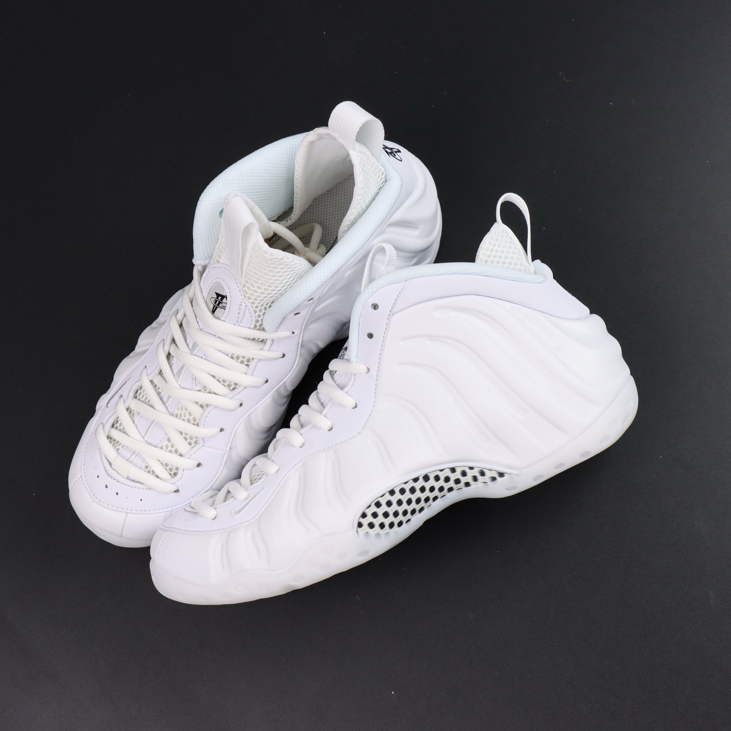 
Nike Air Foamposite One “Triple White” 白色 FQ4303 40