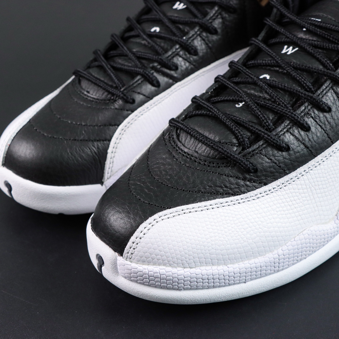 
Air Jordan 12 Retro “playoffs”
AJ12季后赛银扣 外贸纯原订单‼
S2