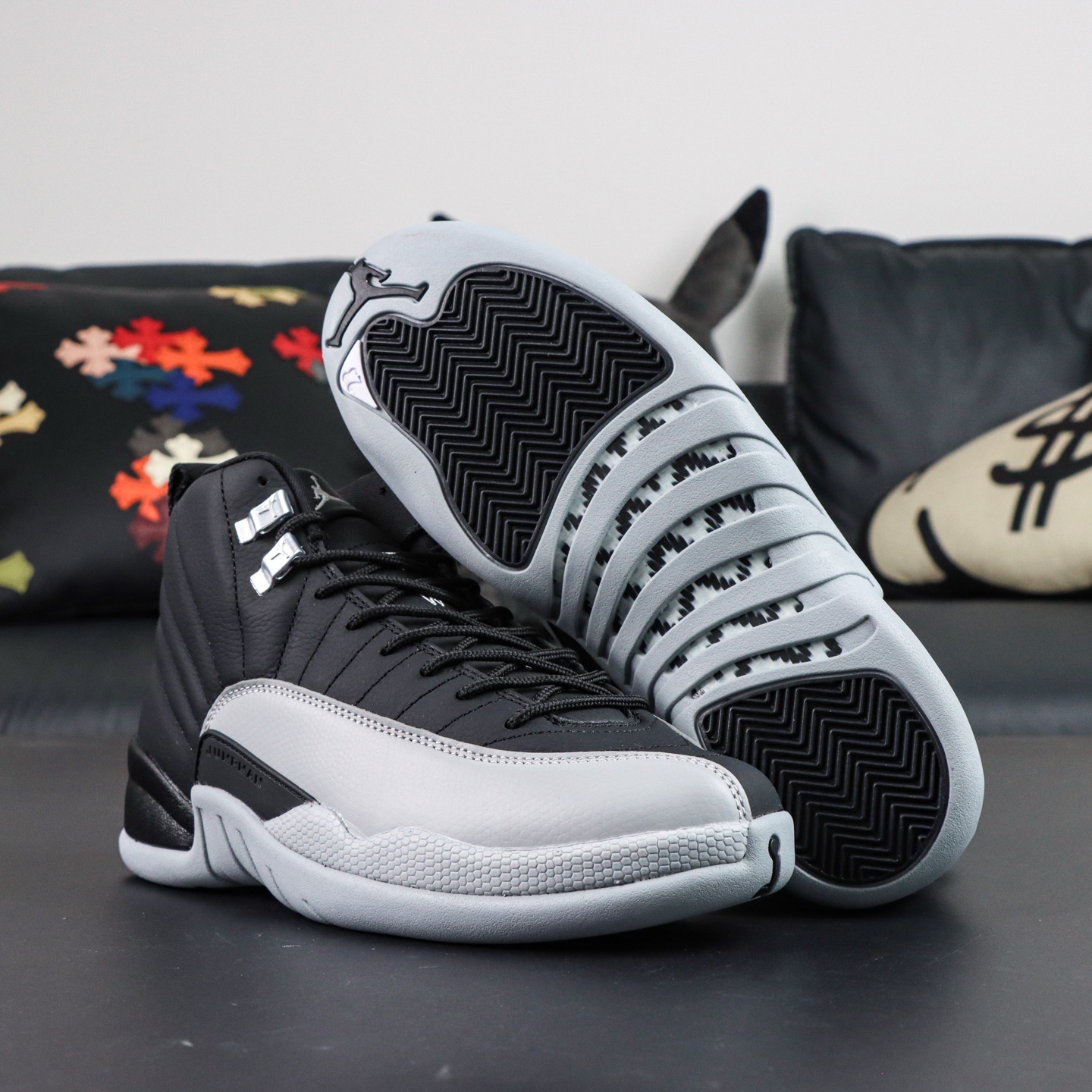 
Air Jordan 12 Retro Black and Woif Grey
AJ12黑灰 外贸纯原