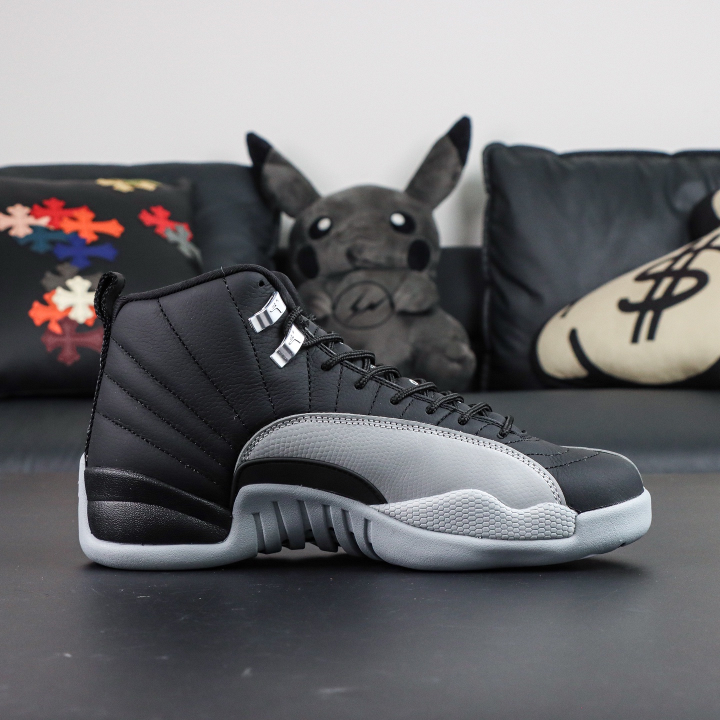 
Air Jordan 12 Retro Black and Woif Grey
AJ12黑灰 外贸纯原