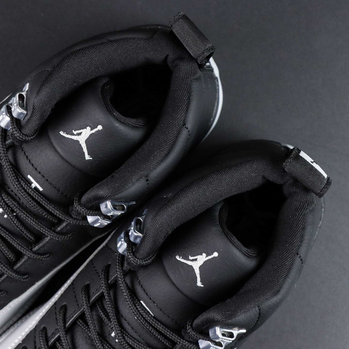 
Air Jordan 12 Retro Black and Woif Grey
AJ12黑灰 外贸纯原