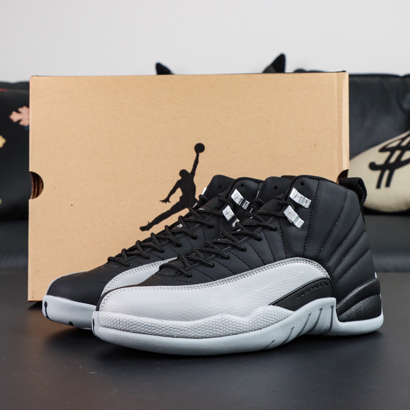 
Air Jordan 12 Retro Black and Woif Grey
AJ12黑灰 外贸纯原