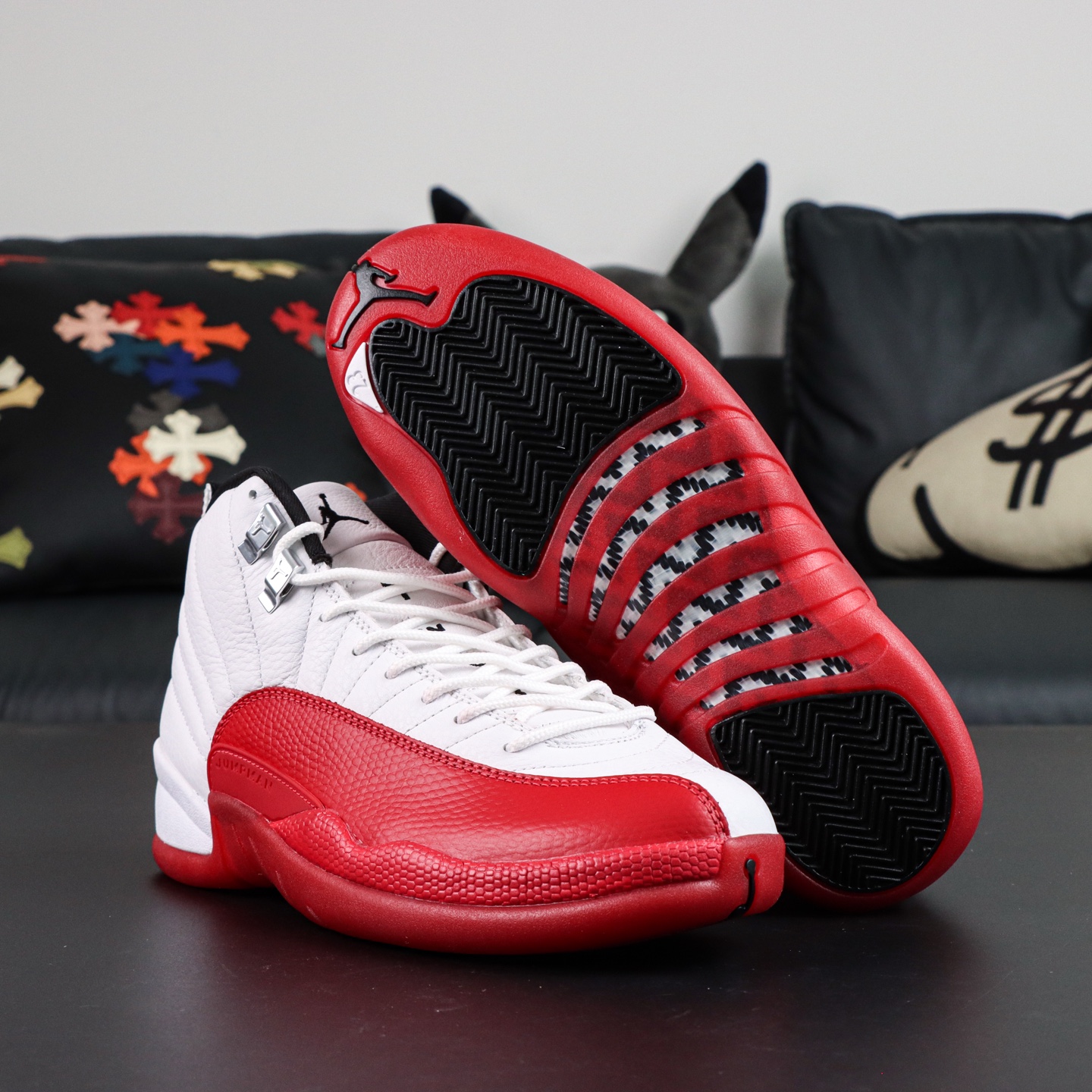 
Air Jordan 12 白黑红
AJ12白黑红 外贸纯原订单‼
S2纯原生产线出品
原楦原纸板开发