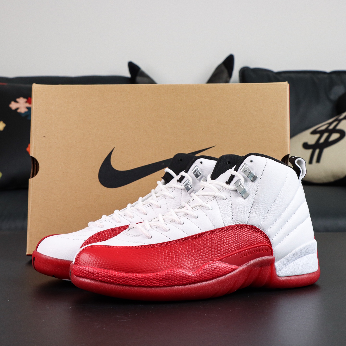 
Air Jordan 12 白黑红
AJ12白黑红 外贸纯原订单‼
S2纯原生产线出品
原楦原纸板开发