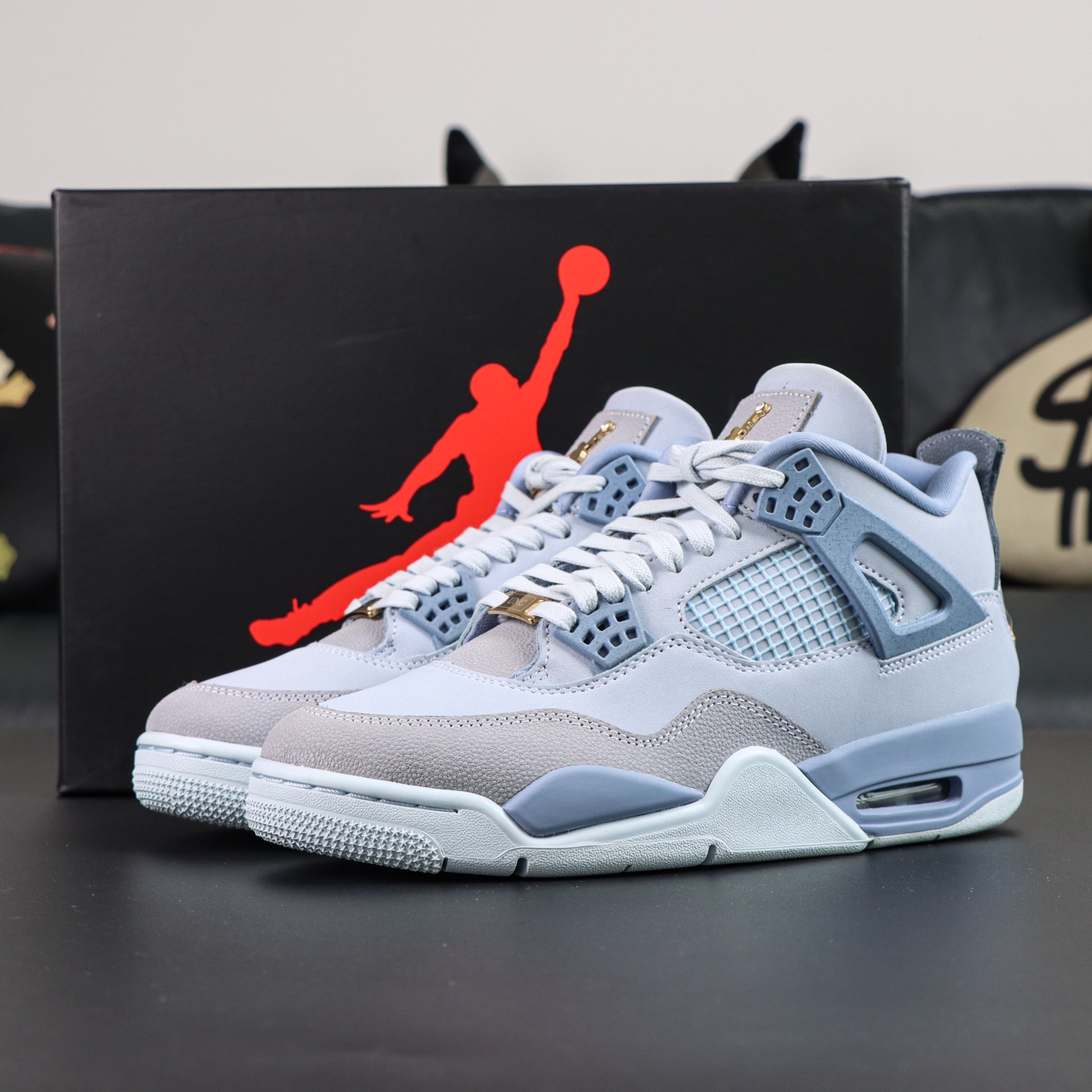 Air Jordan 4 Retro 'NCAA' UN Collaboration Blue (HV9204-407) Premium 4 i1753184814743 8832 0 3