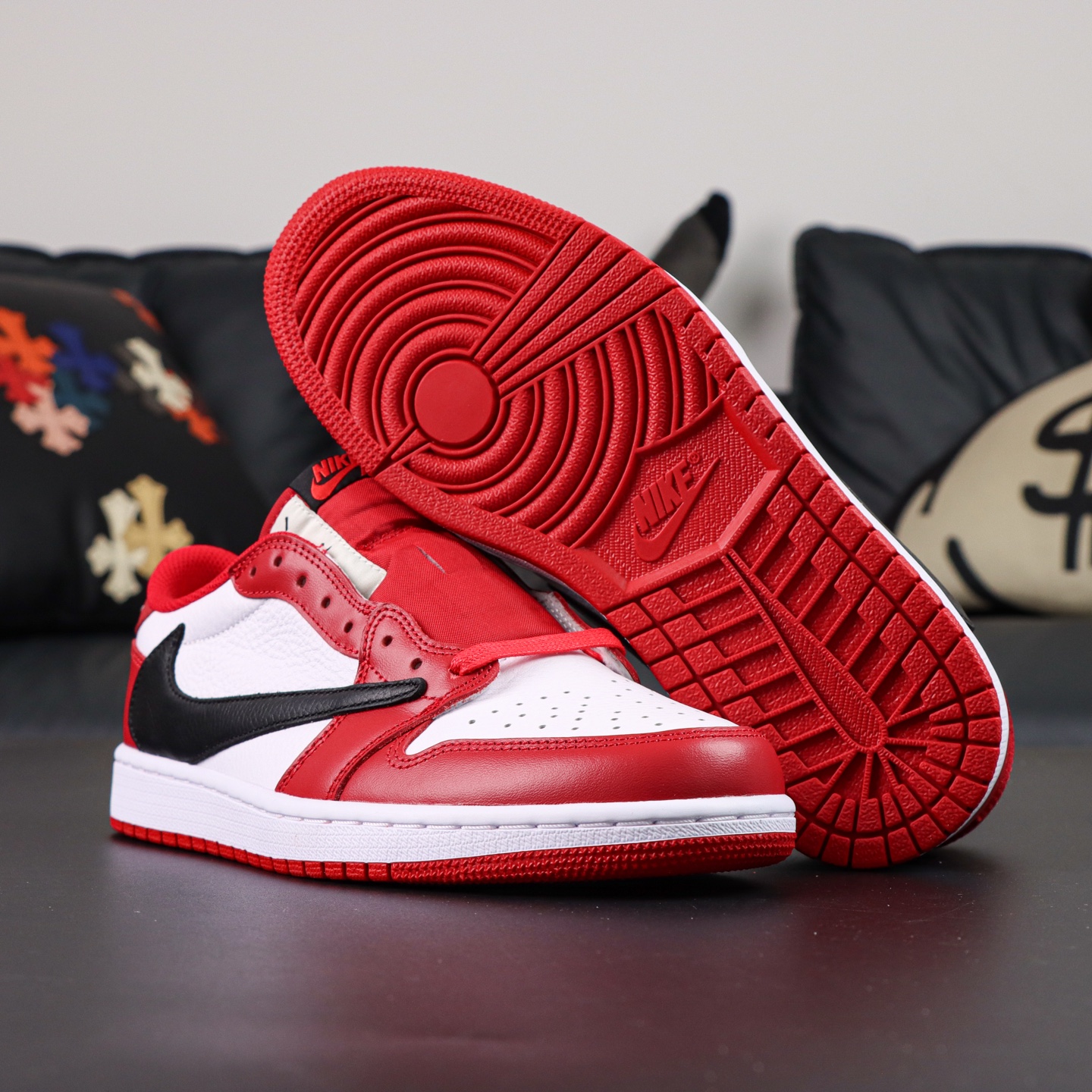 Travis Scott x Air Jordan 1 Low OG 'Reverse Mocha' - Limited Edition Sneakers Shoe 4 i1754049153709 1594 0 2