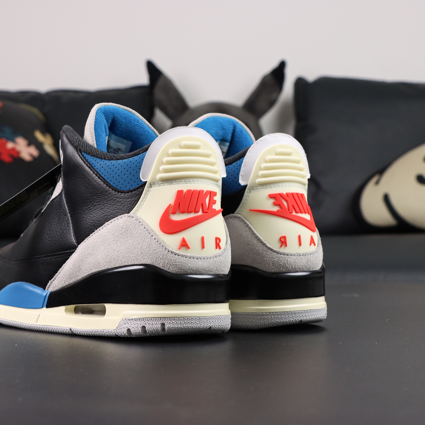 Jordan Air Jordan 3 Retro "Rare Air" Black Grey Red Sneakers 5 i1755522499648 7619 0 4