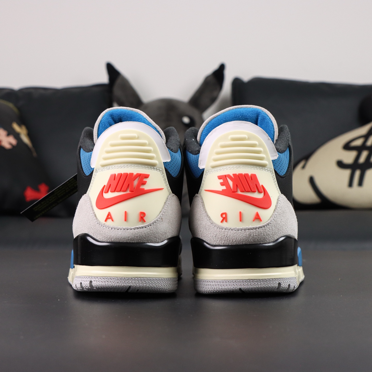 Jordan Air Jordan 3 Retro "Rare Air" Black Grey Red Sneakers 2 i1755522500744 7626 0 1