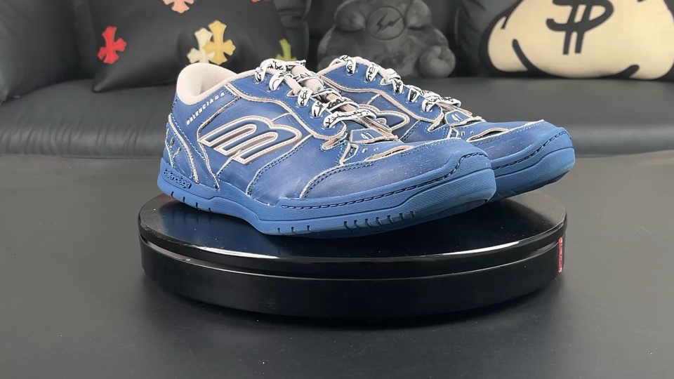 Balenciaga Hamptons Worn-Out Low-Top Sneakers - Blue Leather Lace-Up Shoes