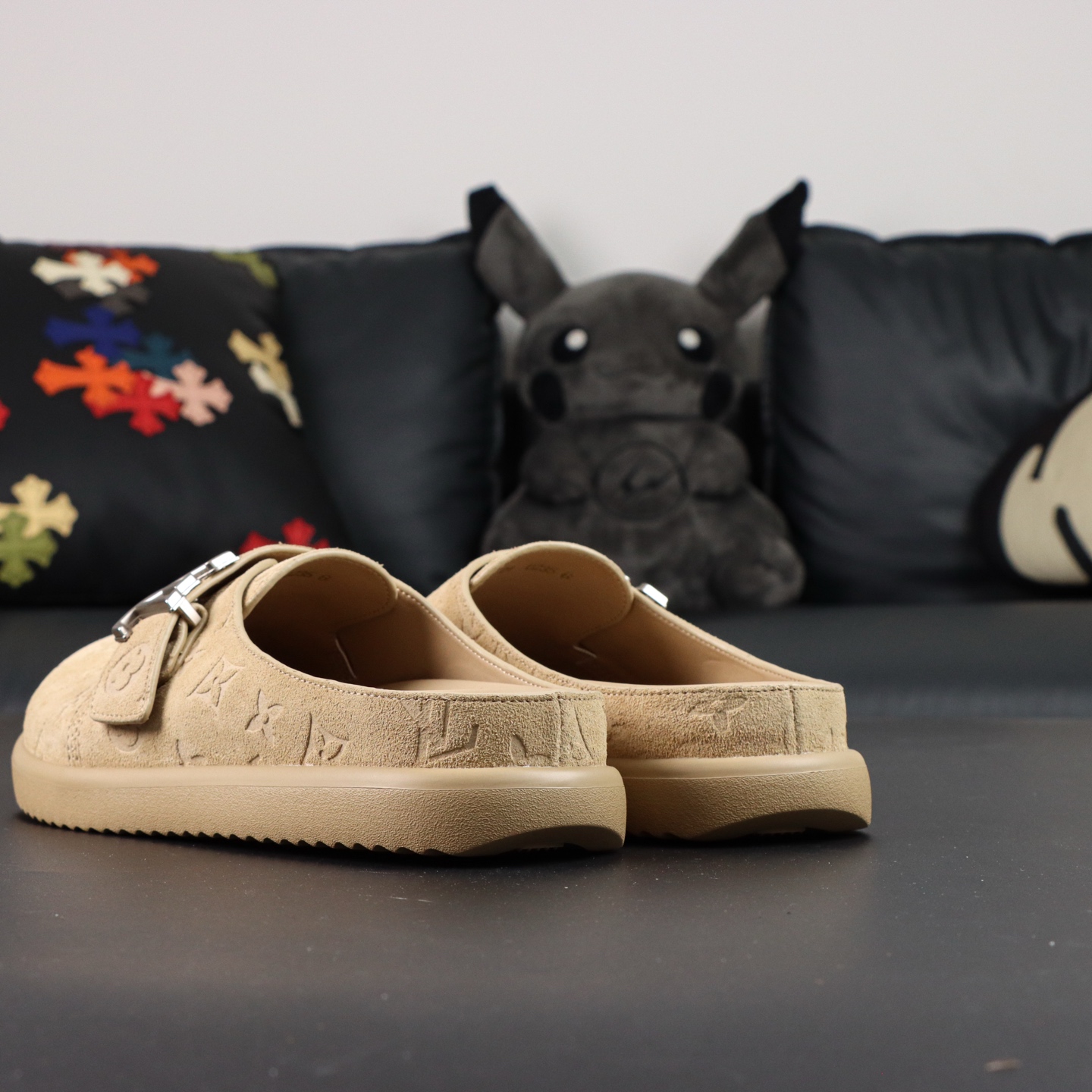 Louis Vuitton Easy Mule: Leather Clog with Iconic Monogram - Ultimate Comfort 6 i1758626023517 5162 0 4