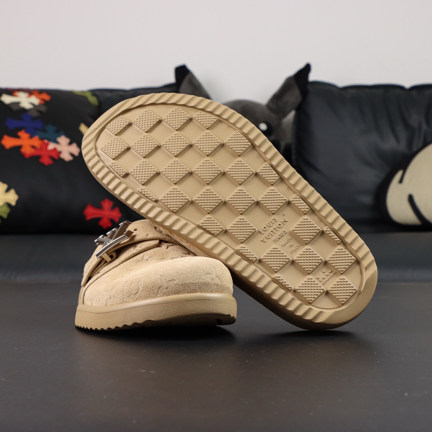 Louis Vuitton Easy Mule: Leather Clog with Iconic Monogram - Ultimate Comfort 4 i1758626023517 526 0 2