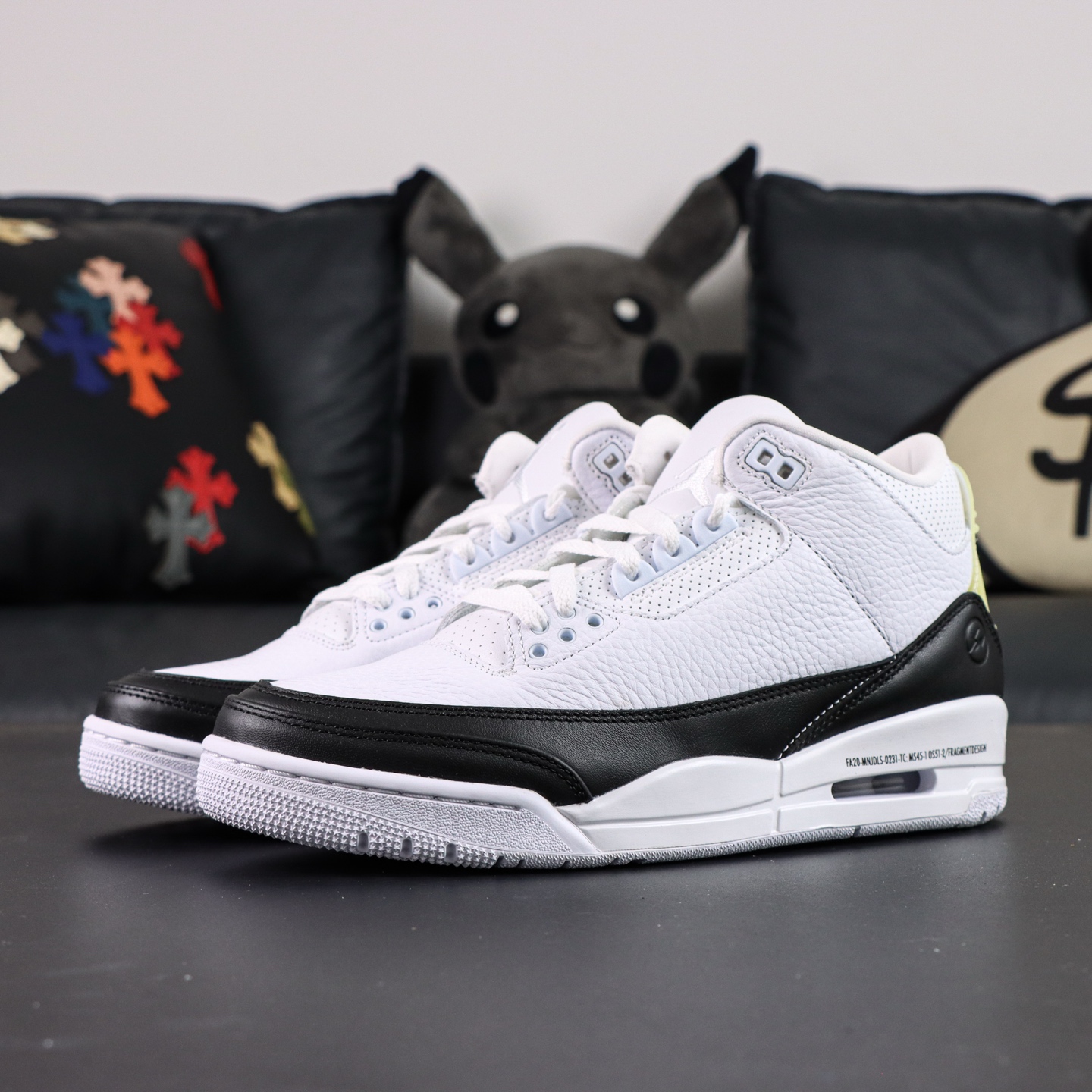 💰P440 支持代发
Fragment Design x Jordan Air Jordan 3 SP 藤原浩 黑白
RN纯原生产线出品
全套原纸板楦头开发 原厂大底磨具加持立体防滑纹理 原装可视Air Sole气垫 原汁原味最完美的三代版型 
正确鞋头趴度弧度高度鞋身腰线 原厂TPU后跟饰片 正确内里反口里网布 皮料菱角分明不变形无多余毛边 
正确手工大底描漆拉丝 原厂鞋扣模具 原厂织唛标 原厂飞人电绣工艺
货号：DA3595-100
尺码：40 40.5 41 42 42.5 43 44 44.5 45 45.5 46 47.5 48.5