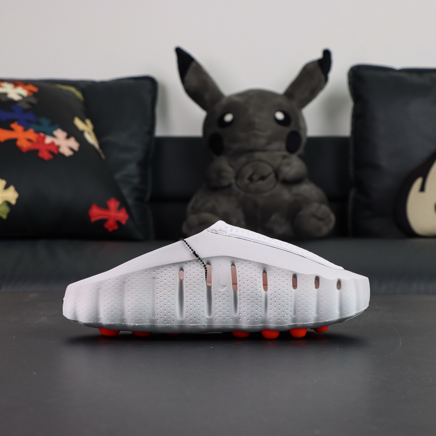 Nike Mind 001 黑科技足底按摩舒适柔软包头拖鞋 白色该系列首作 Mind 001 从神经科学