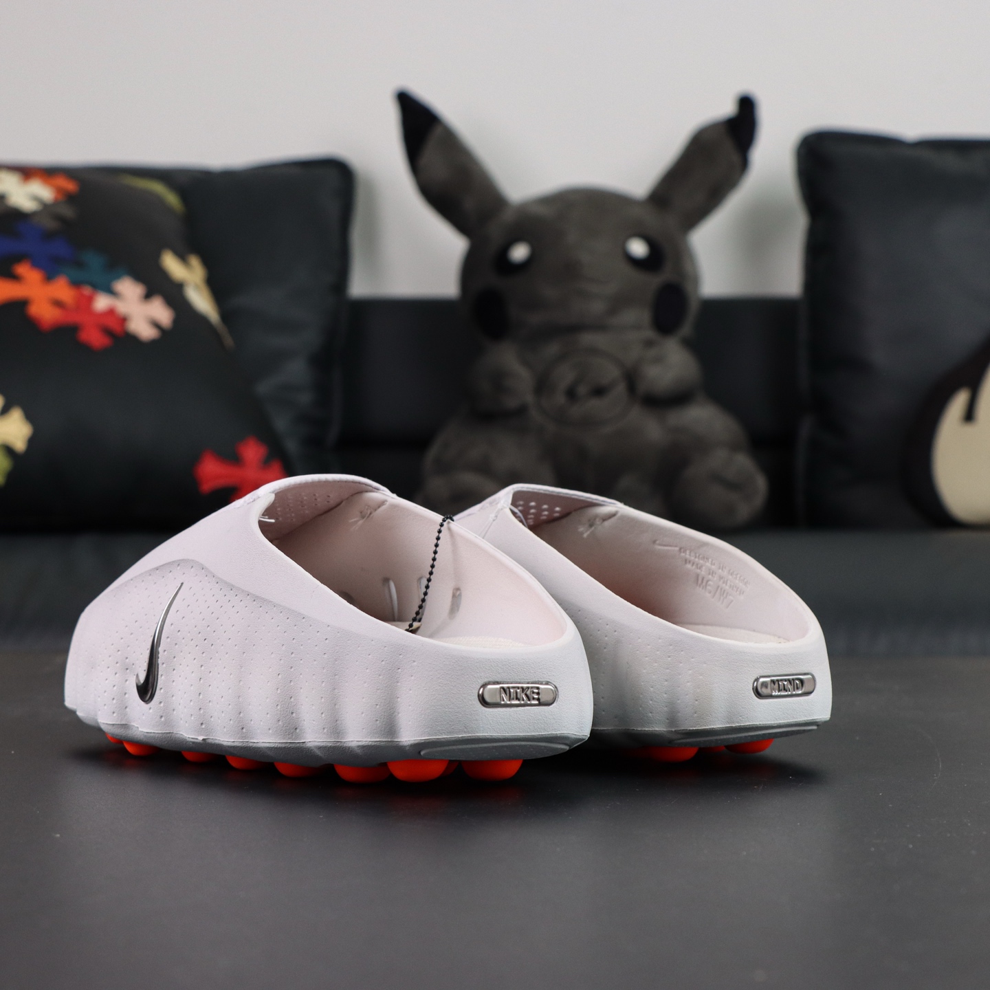 Nike Mind 001 黑科技足底按摩舒适柔软包头拖鞋 白色该系列首作 Mind 001 从神经科学