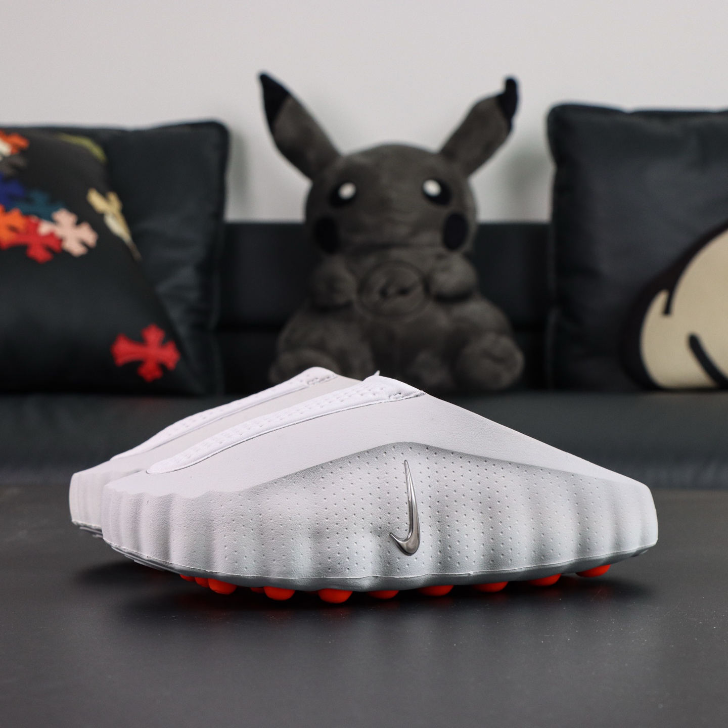 Nike Mind 001 黑科技足底按摩舒适柔软包头拖鞋 白色该系列首作 Mind 001 从神经科学