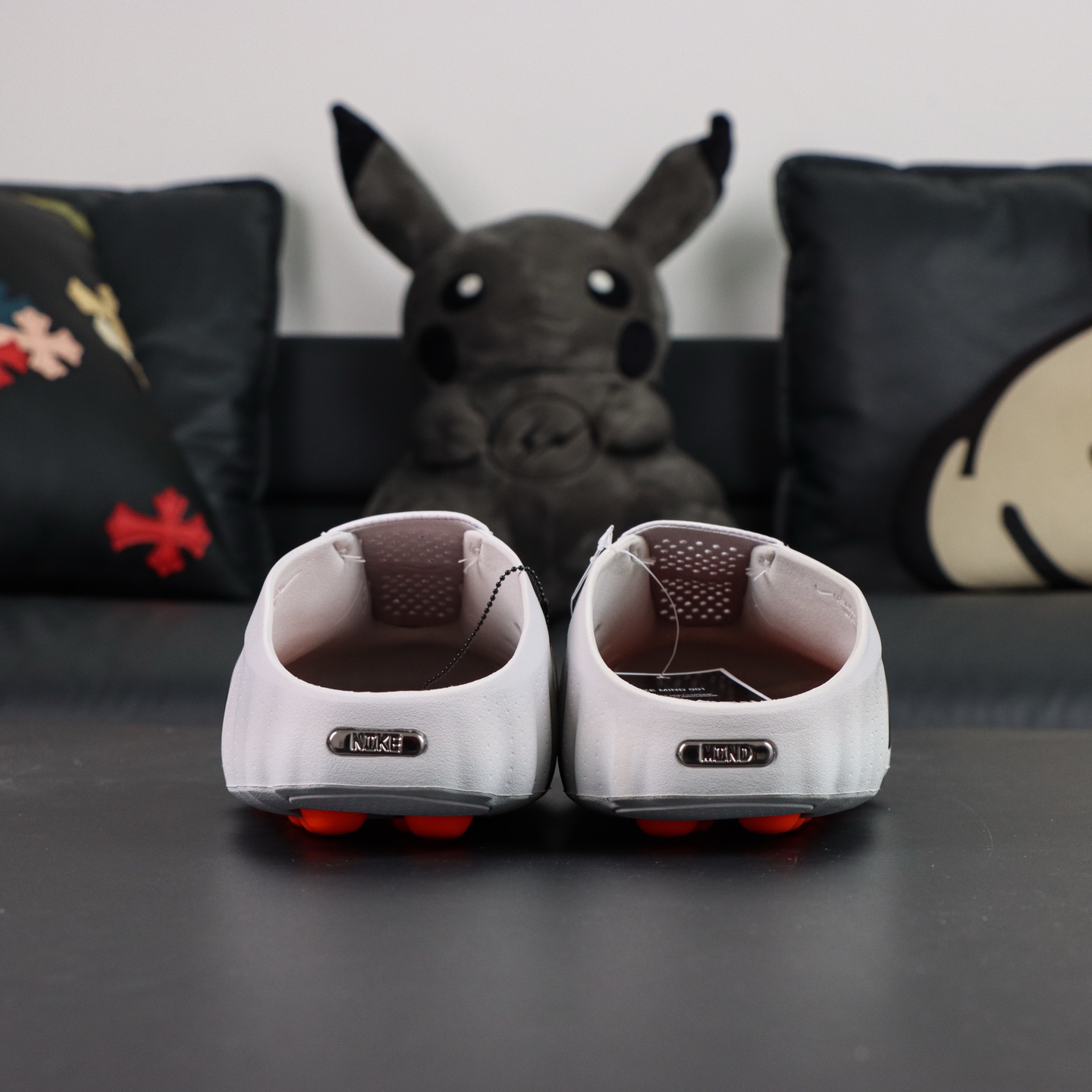 Nike Mind 001 黑科技足底按摩舒适柔软包头拖鞋 白色该系列首作 Mind 001 从神经科学