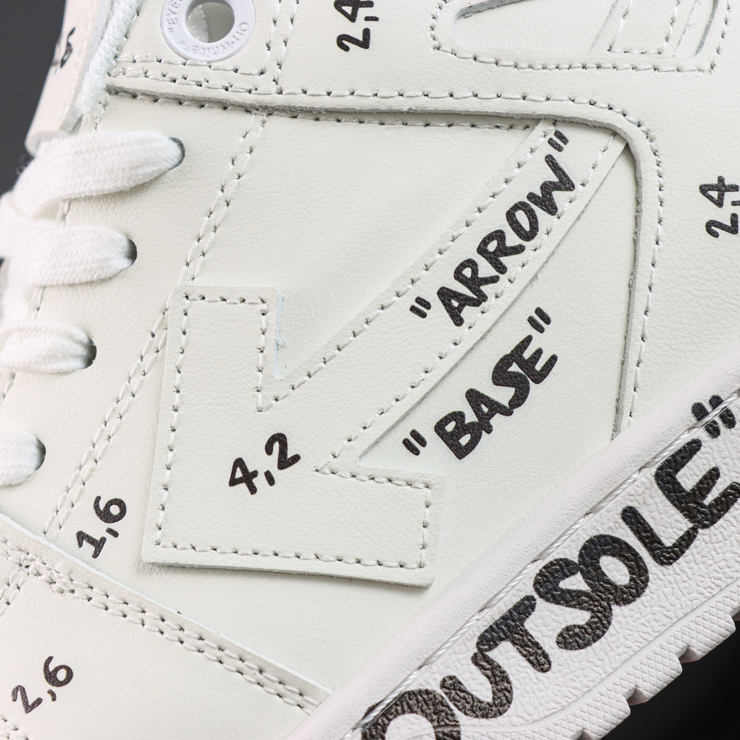 OFF-WHITE Out Of Office 皮革 休闲低帮 时尚板鞋 白色印字 箭头OFF-White 重磅联名  