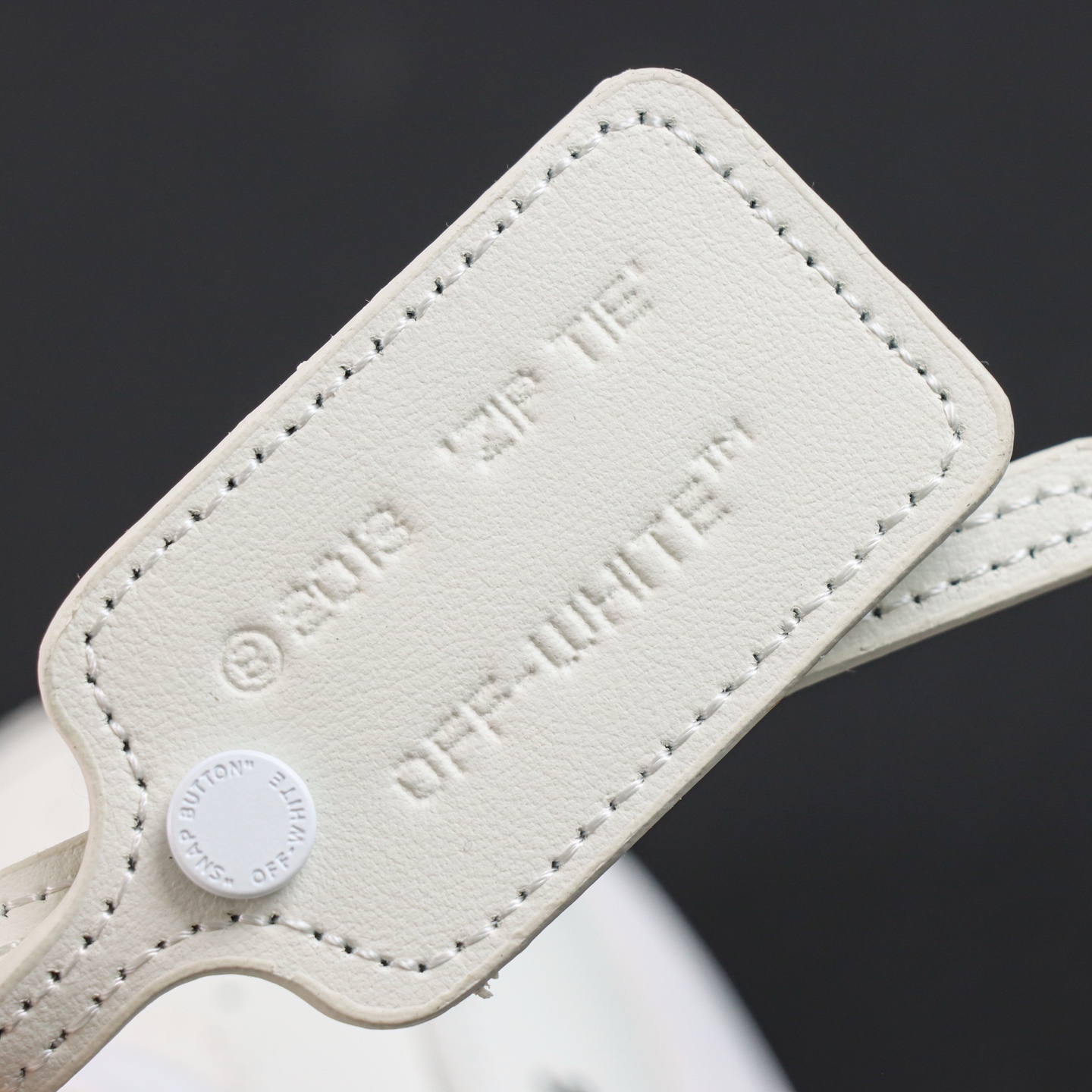 OFF-WHITE Out Of Office 皮革 休闲低帮 时尚板鞋 白色印字 箭头OFF-White 重磅联名  