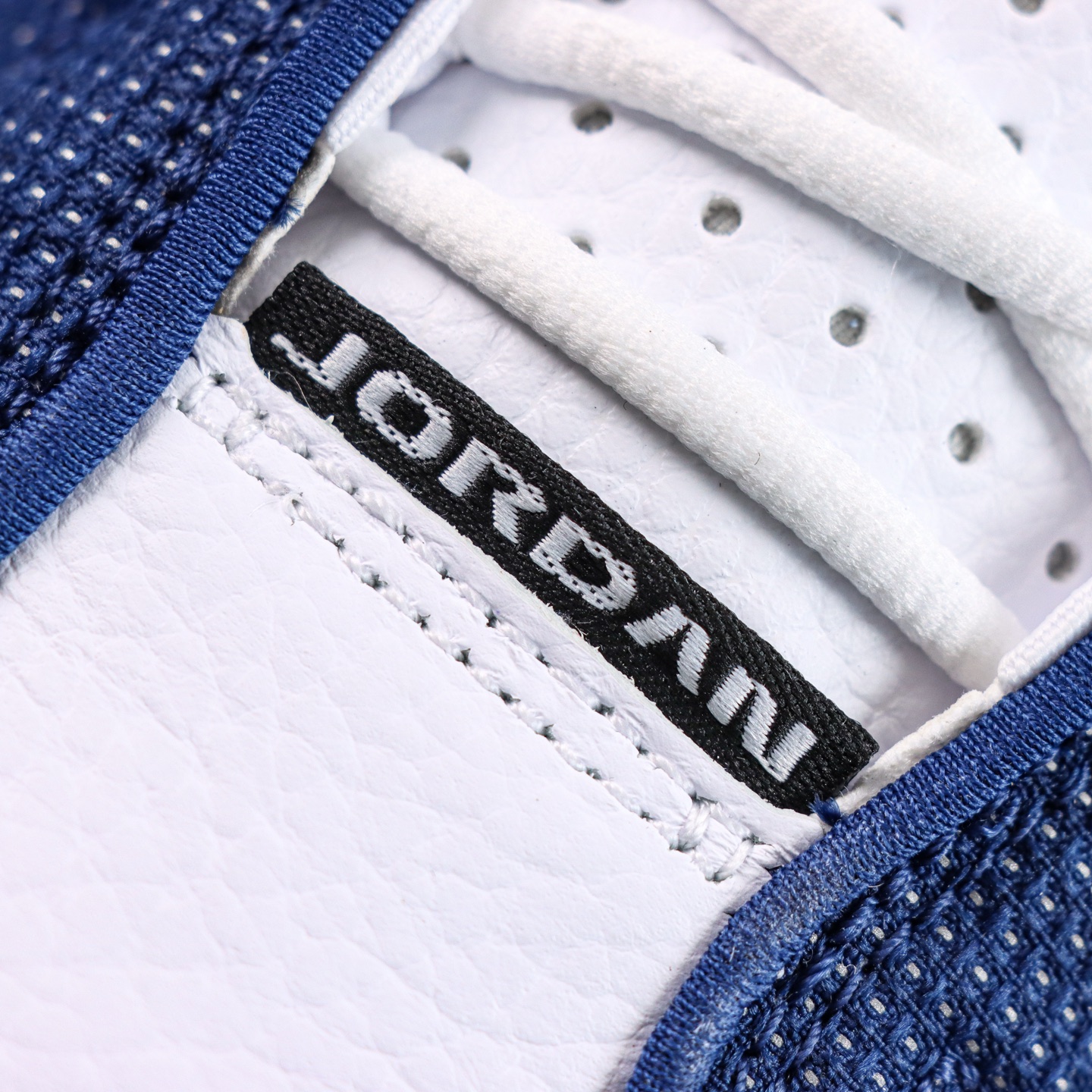 Air Jordan AJ13 2026复刻版海军蓝 猫眼 GX纯原版生产线出品 原厂楦头纸板 原厂皮料打造 3D变色原 Air Jordan AJ13 2026复刻版海军蓝 猫眼 GX纯原版生产线出品 原厂楦头纸板 原厂皮料打造 3D变色原