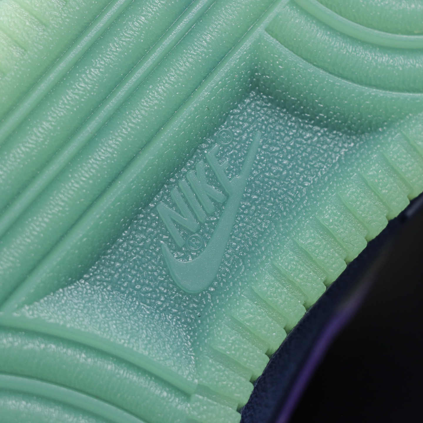 支持放店 NK AIR Force 1 Low 空军一号漆皮 蓝色 SF半纯原生产线出品 独家全新2026档案数据 原厂 支持放店 NK AIR Force 1 Low 空军一号漆皮 蓝色 SF半纯原生产线出品 独家全新2026档案数据 原厂