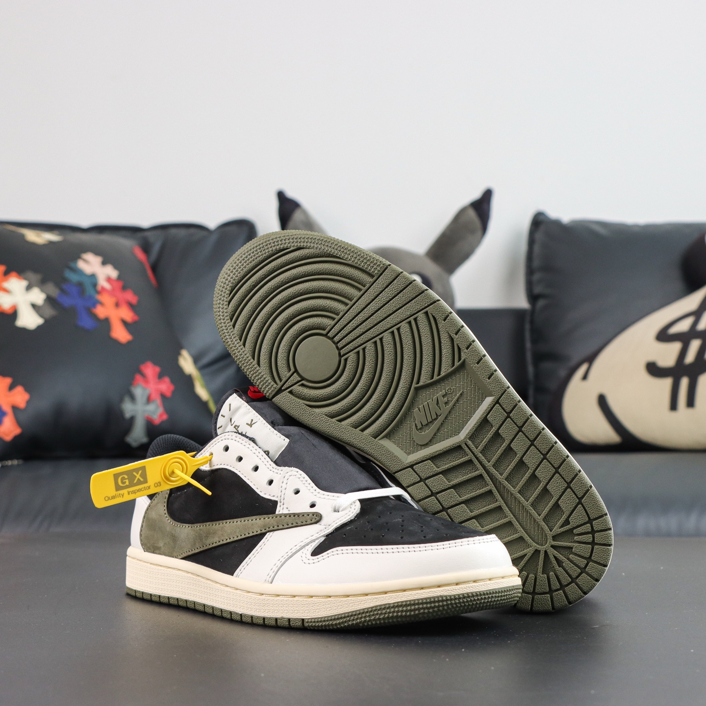 Jordan × Travis Scott Air Jordan 1 Low 倒钩5.0 Medium Olive 黑 Jordan × Travis Scott Air Jordan 1 Low 倒钩5.0 Medium Olive 黑