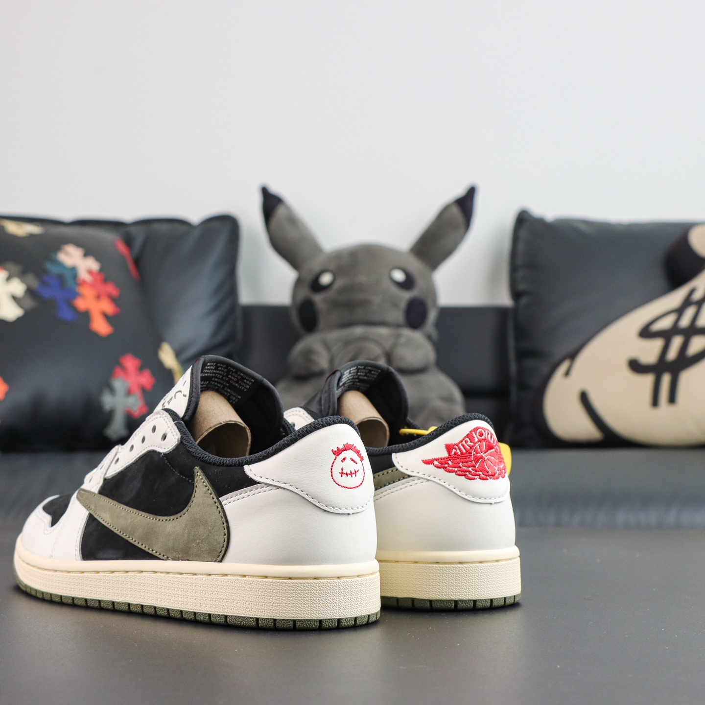 Jordan × Travis Scott Air Jordan 1 Low 倒钩5.0 Medium Olive 黑 Jordan × Travis Scott Air Jordan 1 Low 倒钩5.0 Medium Olive 黑