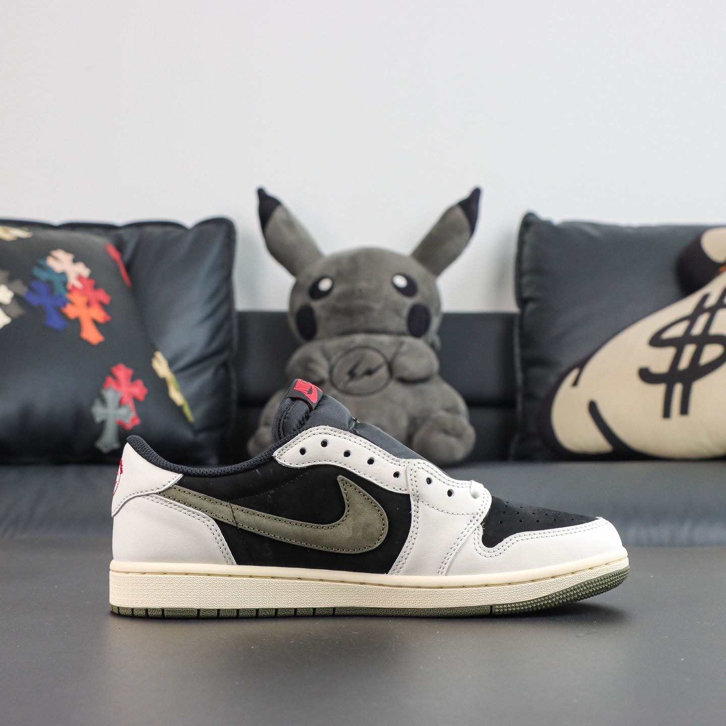 Jordan × Travis Scott Air Jordan 1 Low 倒钩5.0 Medium Olive 黑 Jordan × Travis Scott Air Jordan 1 Low 倒钩5.0 Medium Olive 黑