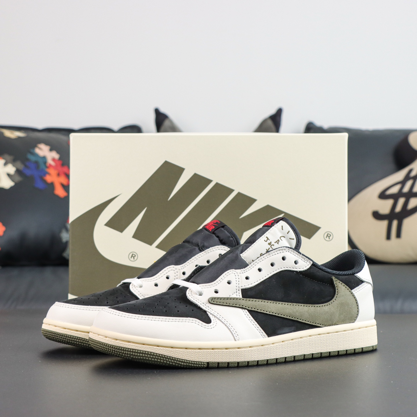Jordan × Travis Scott Air Jordan 1 Low 倒钩5.0 Medium Olive 黑 Jordan × Travis Scott Air Jordan 1 Low 倒钩5.0 Medium Olive 黑