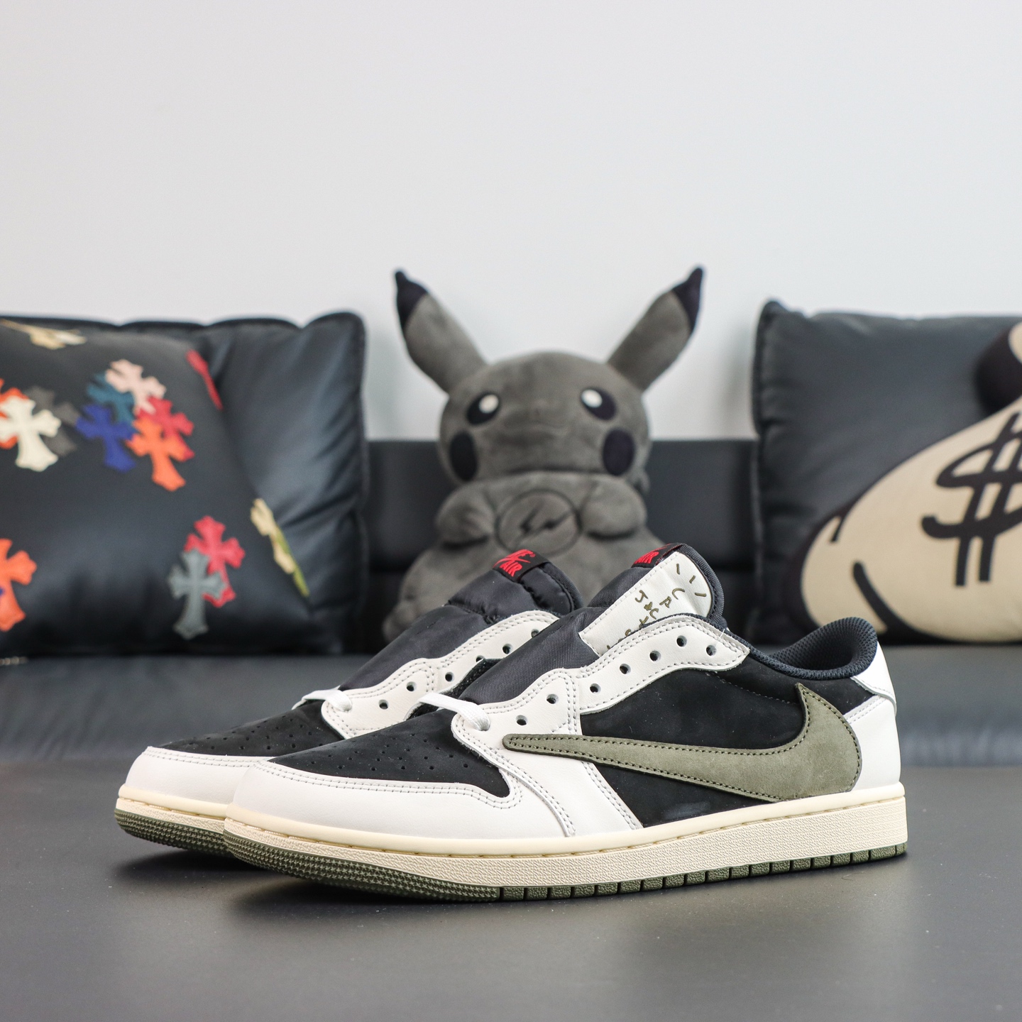 Jordan  × Travis Scott Air Jordan 1 Low 倒钩5.0 Medium Olive 黑