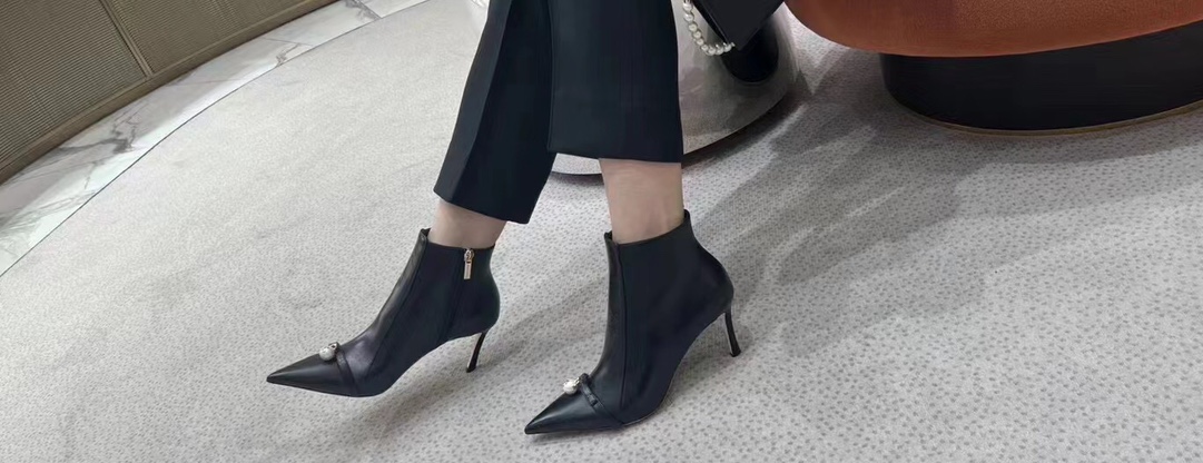jimmychoo cuero negro