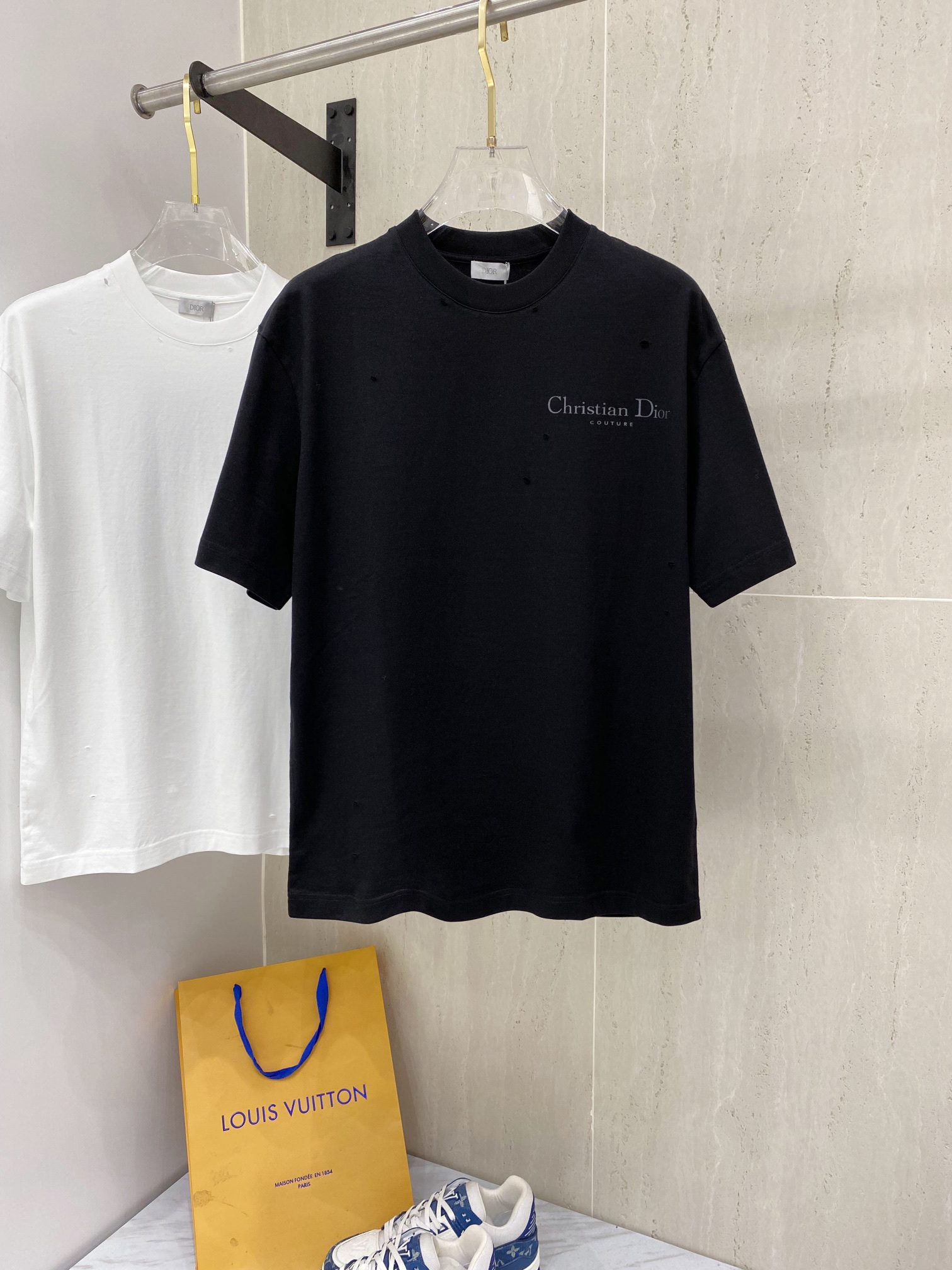 UK Sale
 Dior Clothing T-Shirt Unisex Short Sleeve