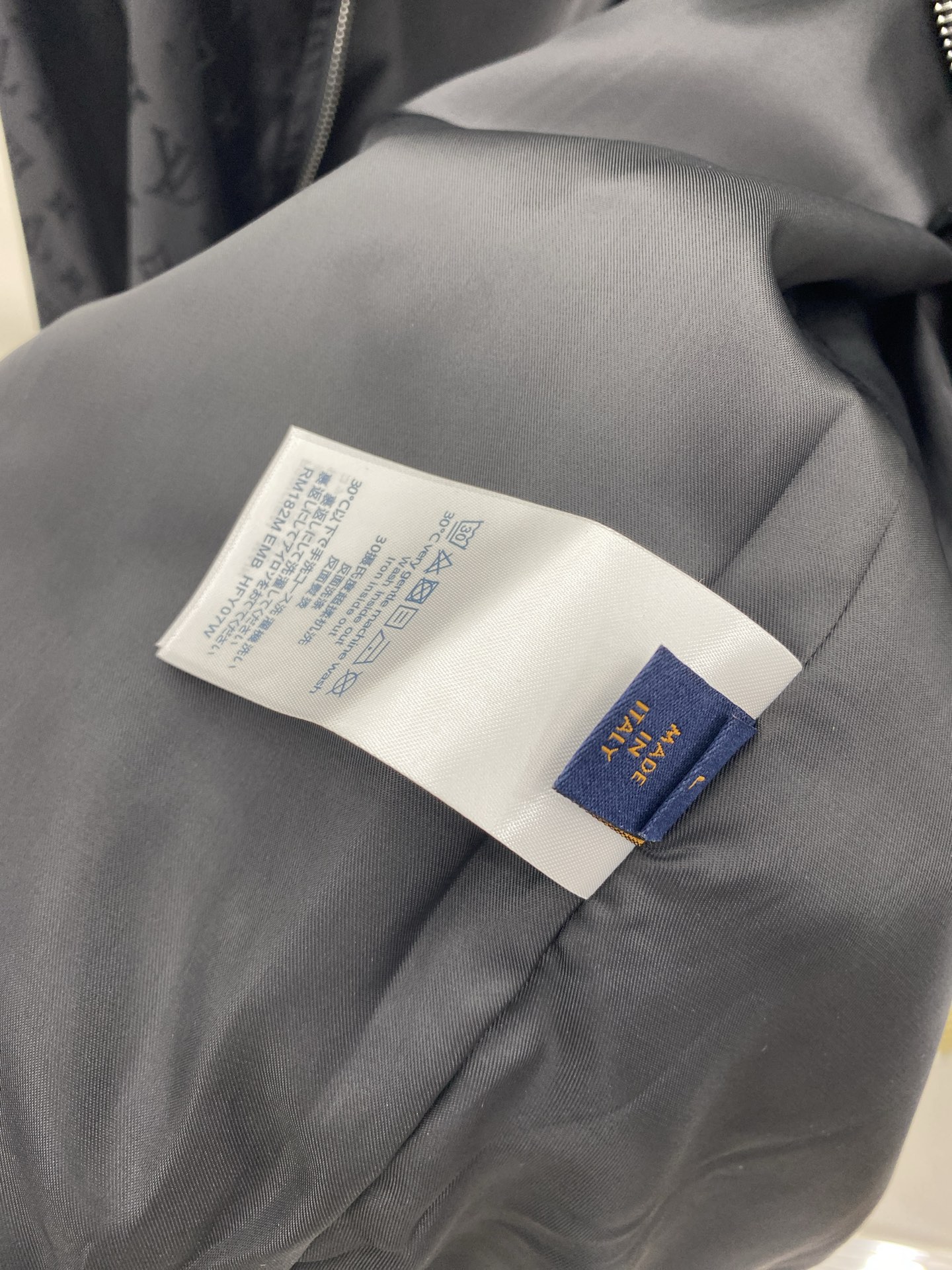 2025SS LV 秋冬新品🆕夹克外套 系列专柜定制面料 透气舒适度高，细节无可挑剔，元素设计理念，体现