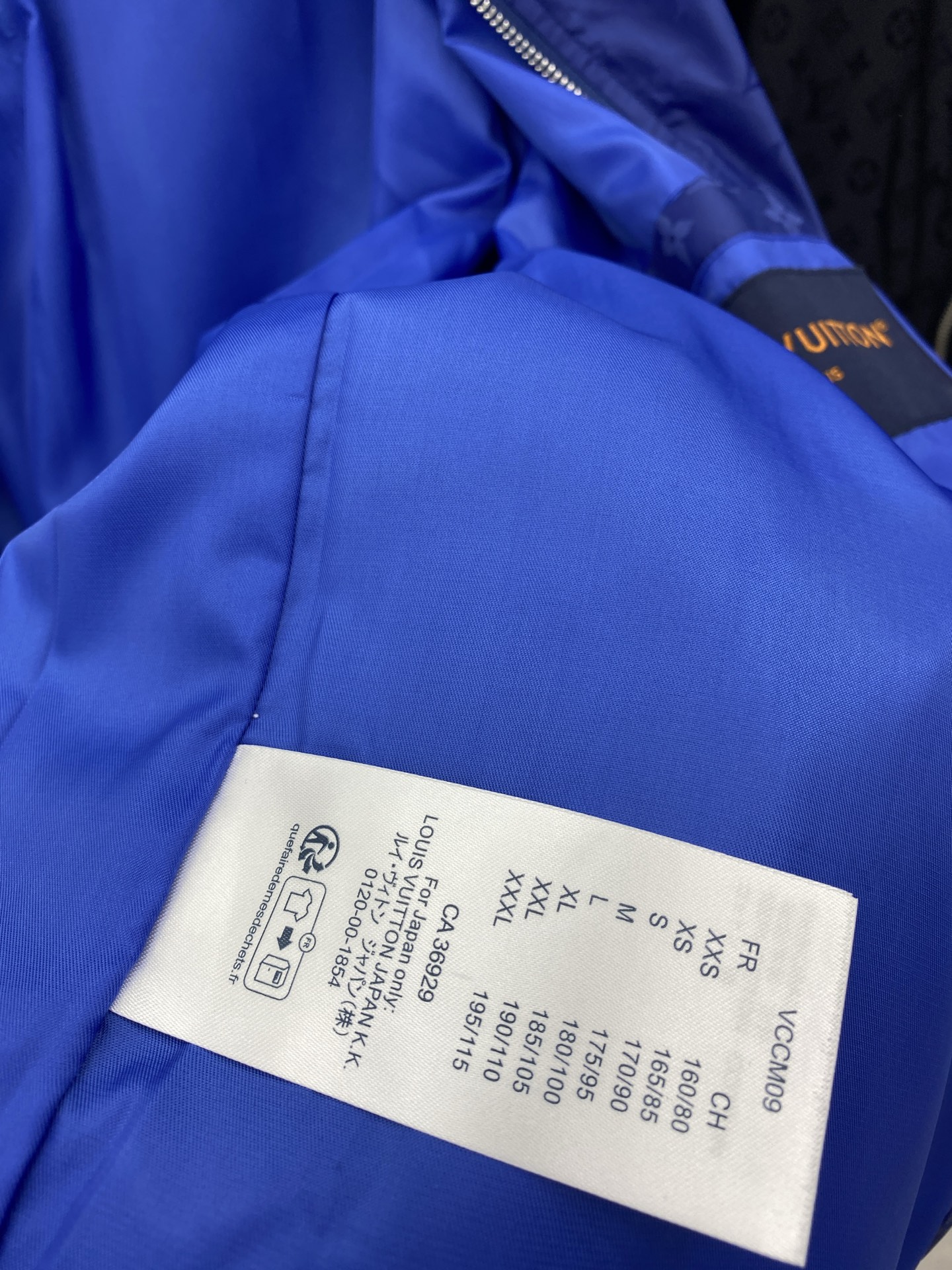 2025SS LV 秋冬新品🆕夹克外套 系列专柜定制面料 透气舒适度高，细节无可挑剔，元素设计理念，体现