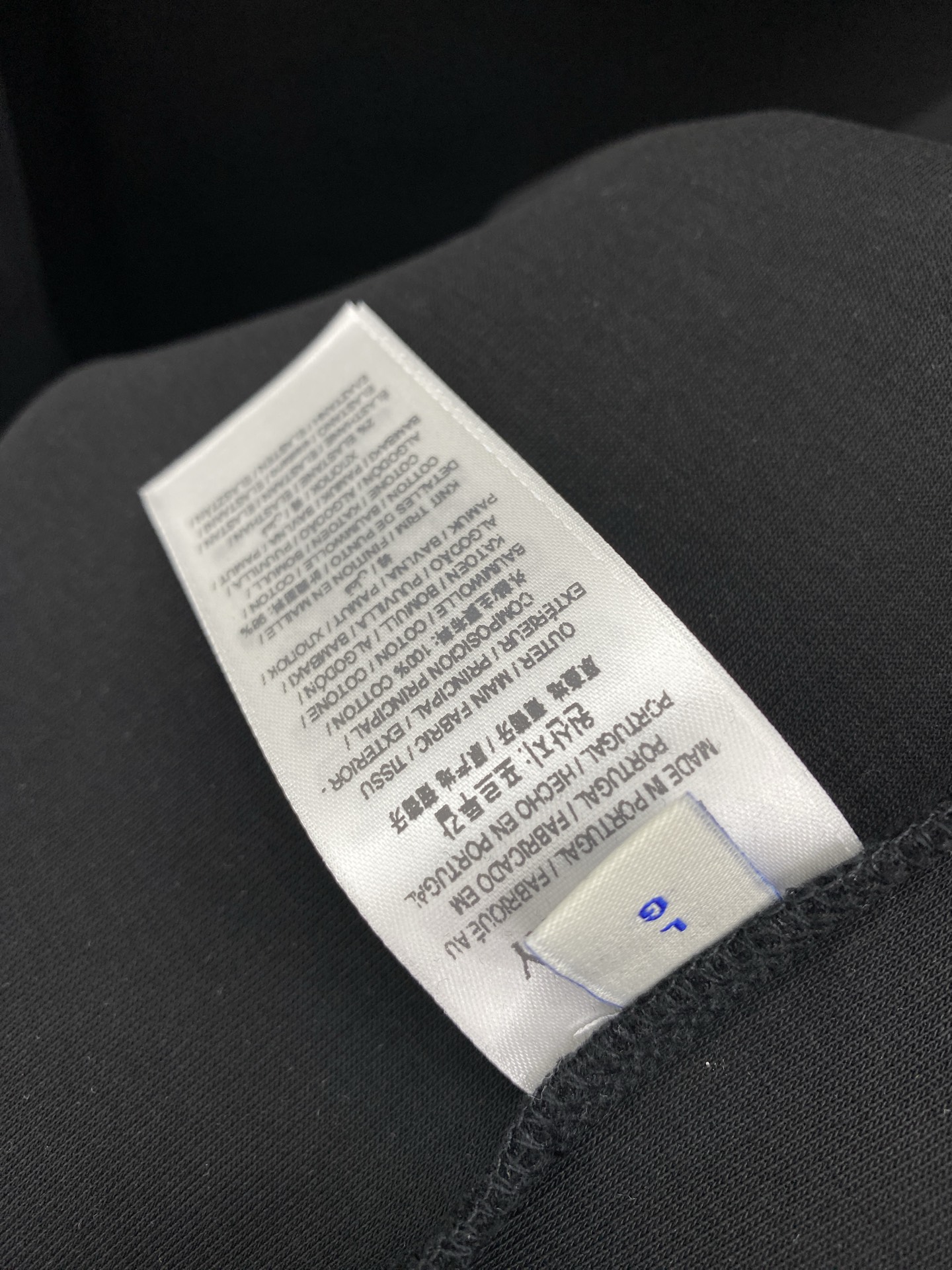 巴宝莉 2025早秋新款休闲套装！专柜同步。细节精致高级，品牌logo压胶高级感满满。定织面料更显年轻活