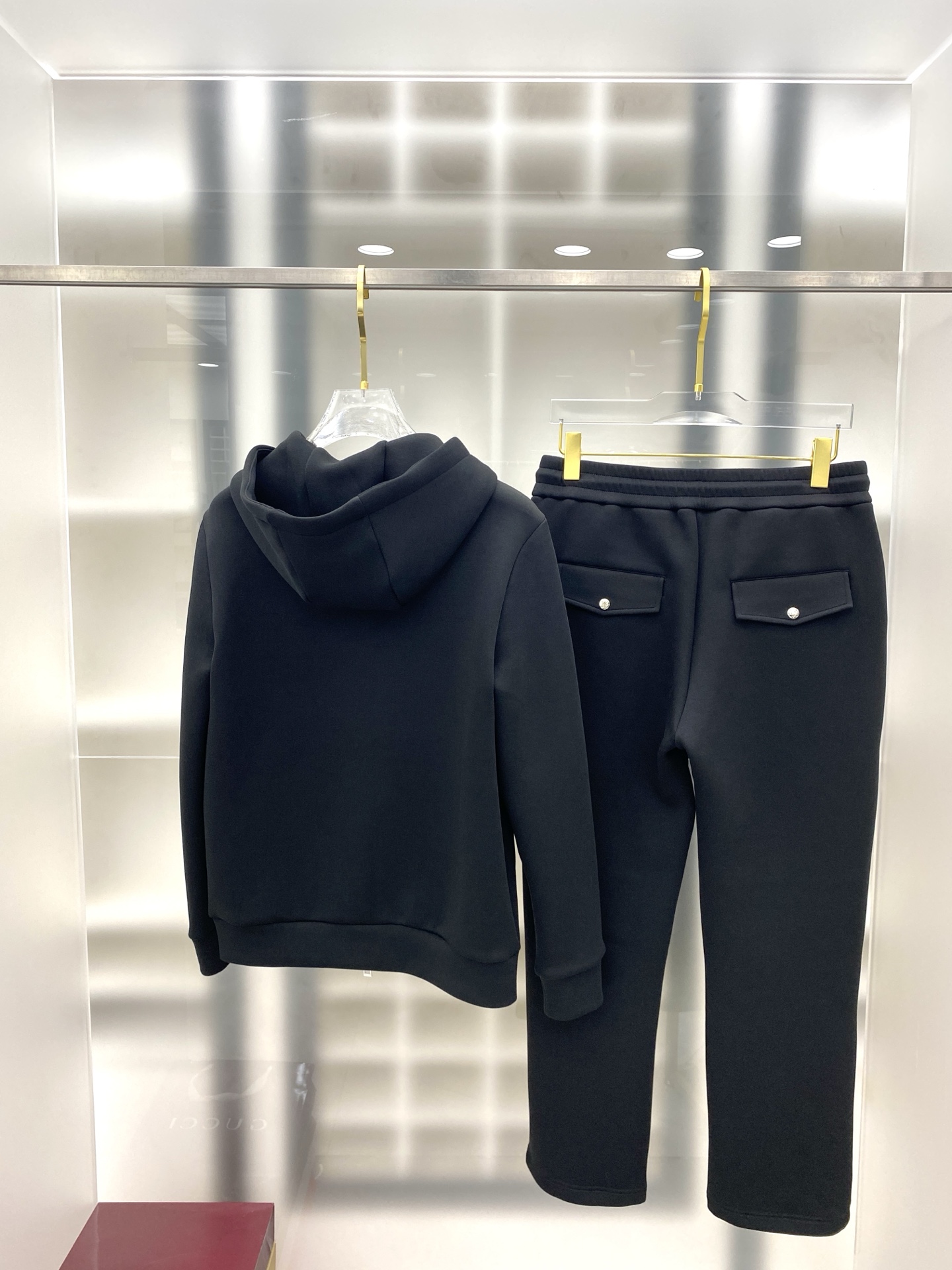 罗意威 2025早秋新款休闲套装！专柜同步。细节精致高级，品牌logo压胶高级感满满。定织面料更显年轻活