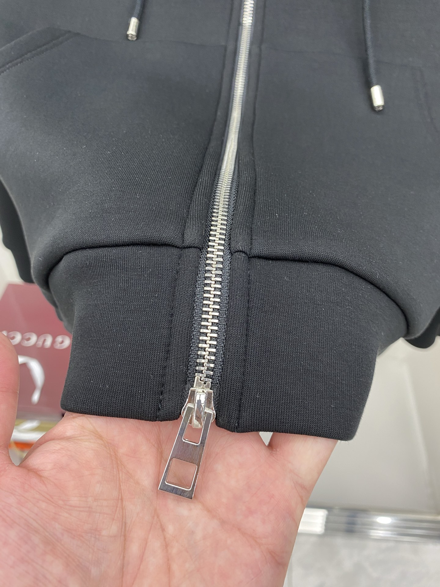 罗意威 2025早秋新款休闲套装！专柜同步。细节精致高级，品牌logo压胶高级感满满。定织面料更显年轻活