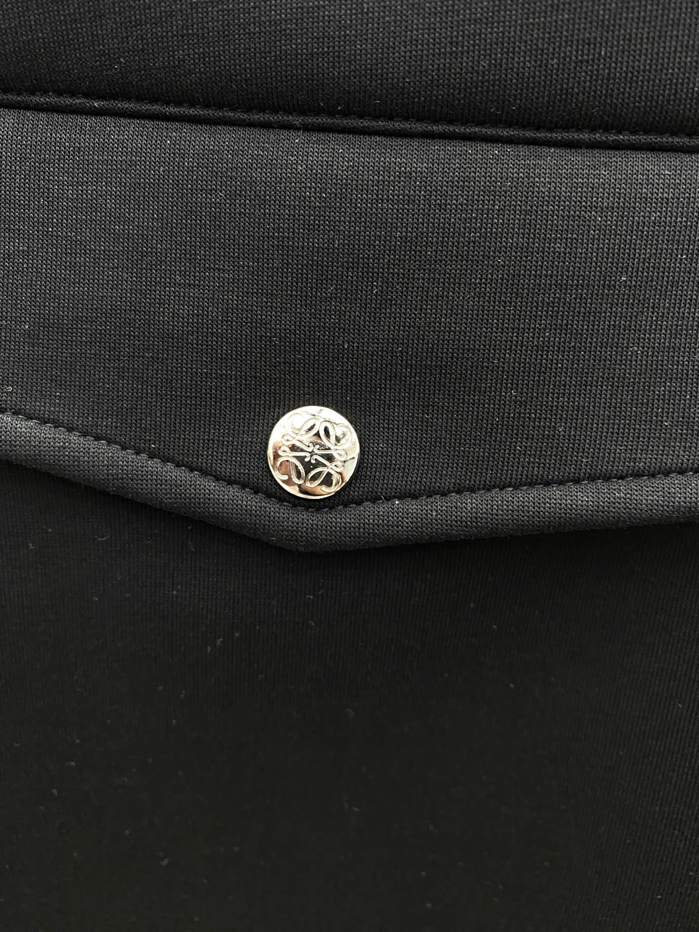 罗意威 2025早秋新款休闲套装！专柜同步。细节精致高级，品牌logo压胶高级感满满。定织面料更显年轻活