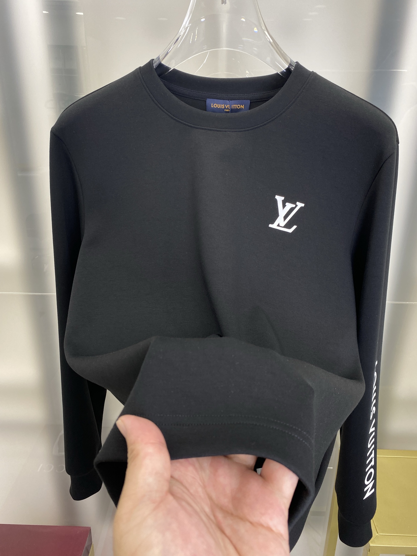 LV  2025秋冬专柜新款 时尚休闲打底衫长袖T恤，精选进口高密度双面拉架棉面料，精致原版logo打造