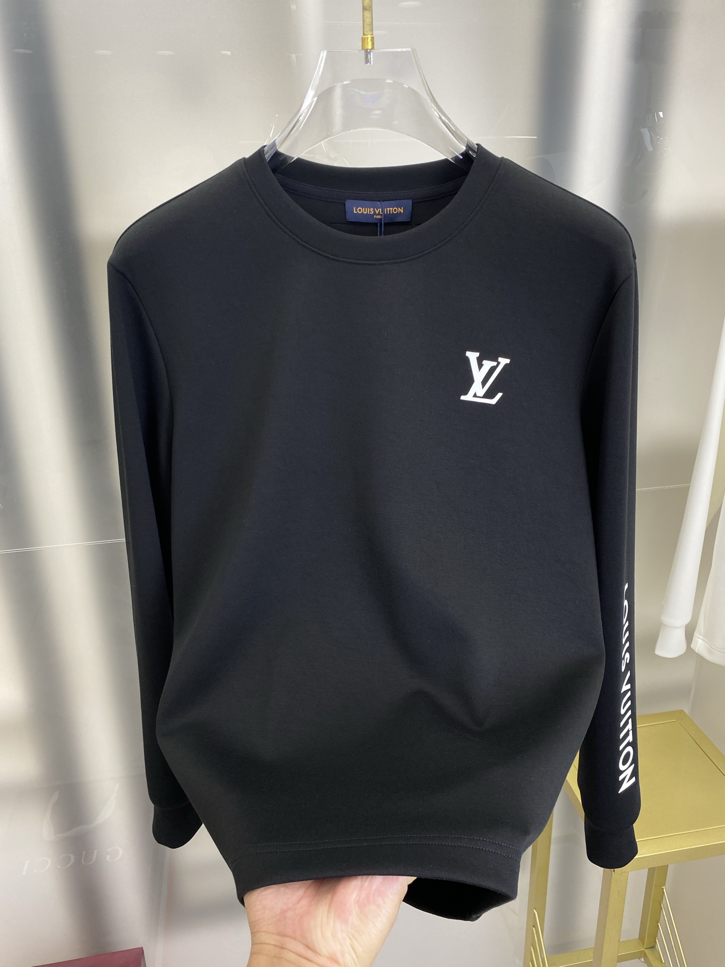 LV  2025秋冬专柜新款 时尚休闲打底衫长袖T恤，精选进口高密度双面拉架棉面料，精致原版logo打造