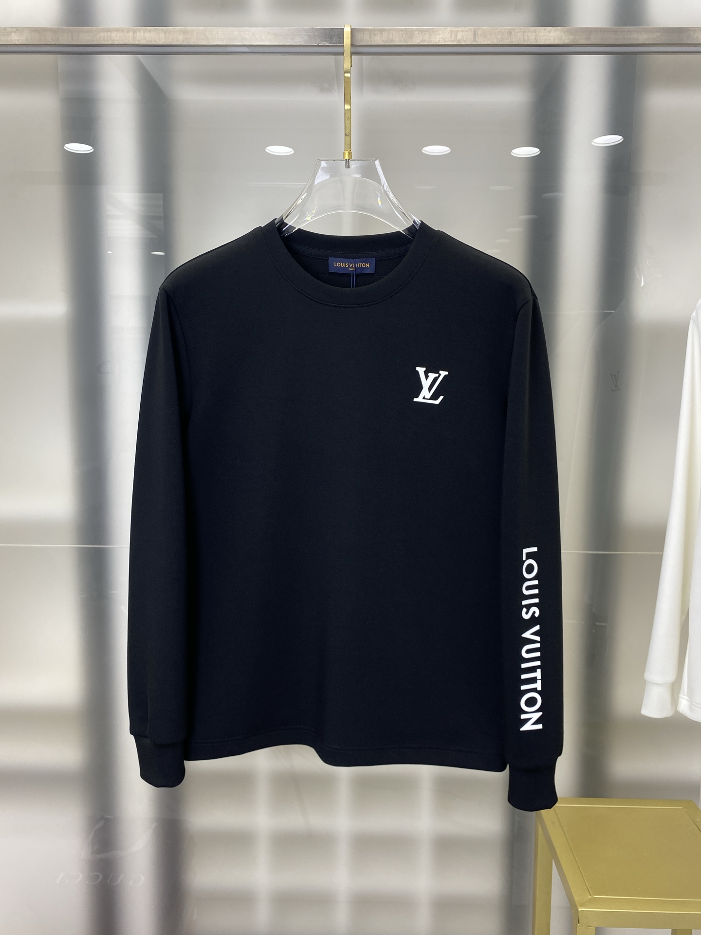 LV  2025秋冬专柜新款 时尚休闲打底衫长袖T恤，精选进口高密度双面拉架棉面料，精致原版logo打造