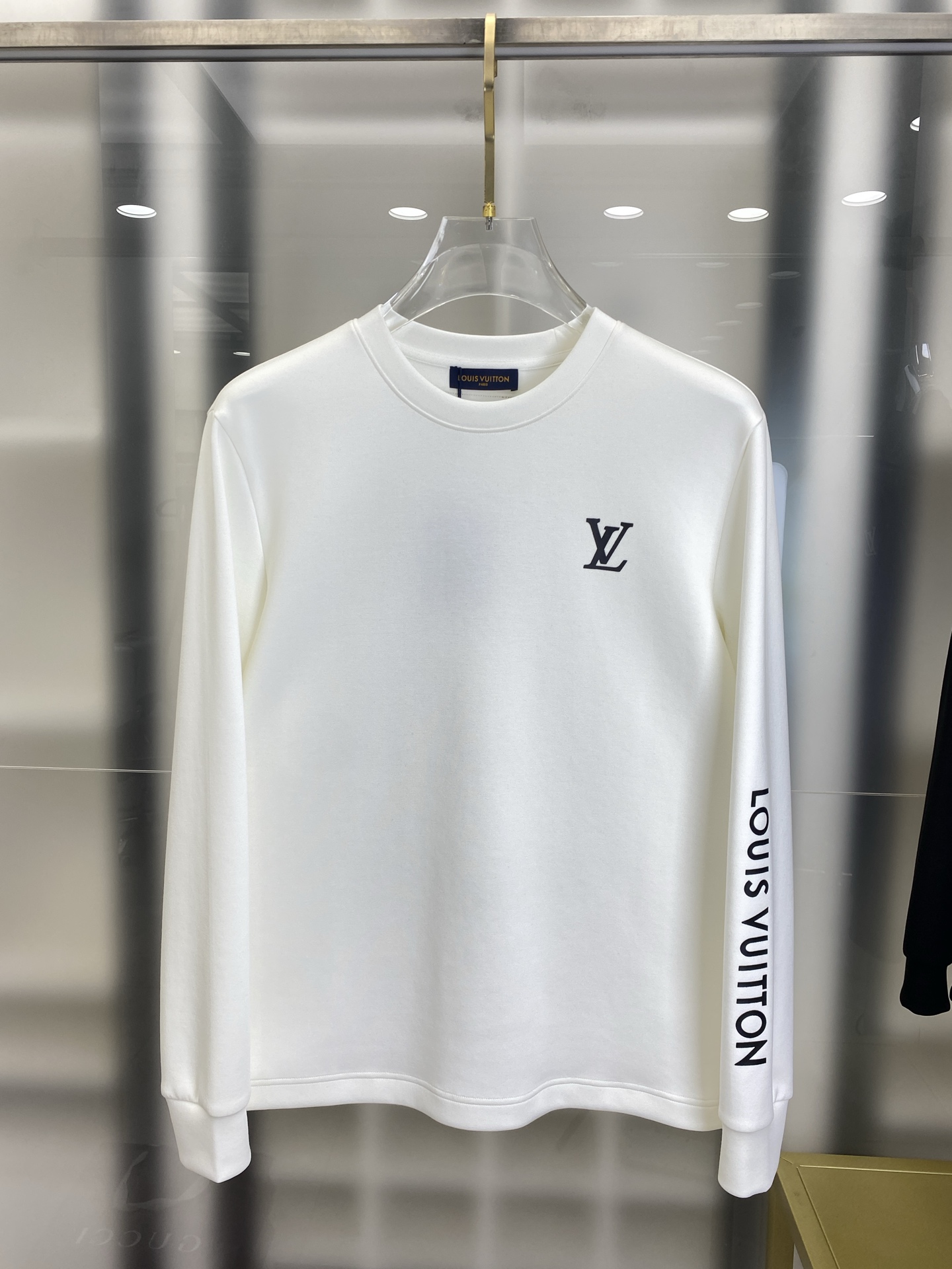 LV  2025秋冬专柜新款 时尚休闲打底衫长袖T恤，精选进口高密度双面拉架棉面料，精致原版logo打造