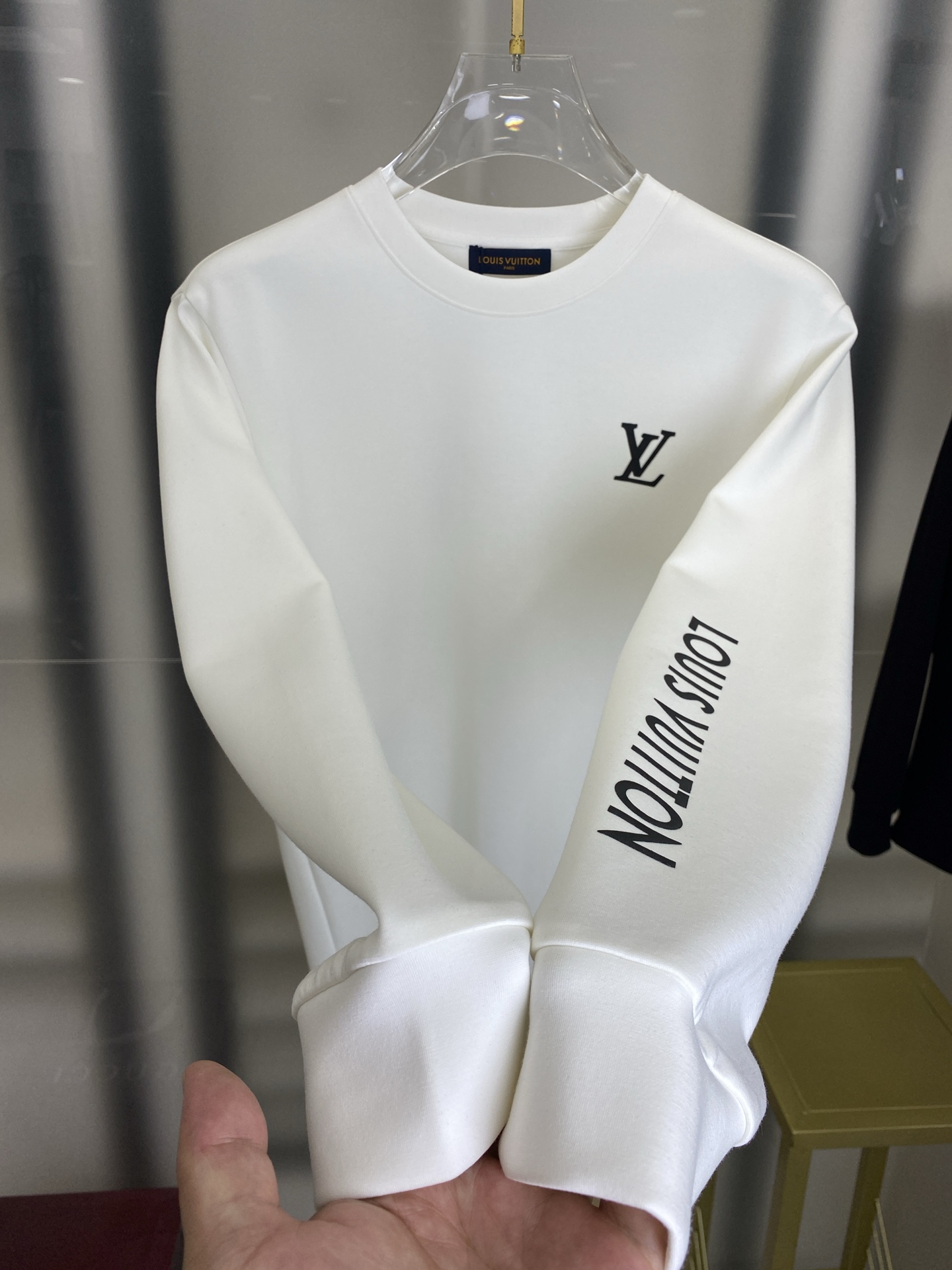 LV  2025秋冬专柜新款 时尚休闲打底衫长袖T恤，精选进口高密度双面拉架棉面料，精致原版logo打造